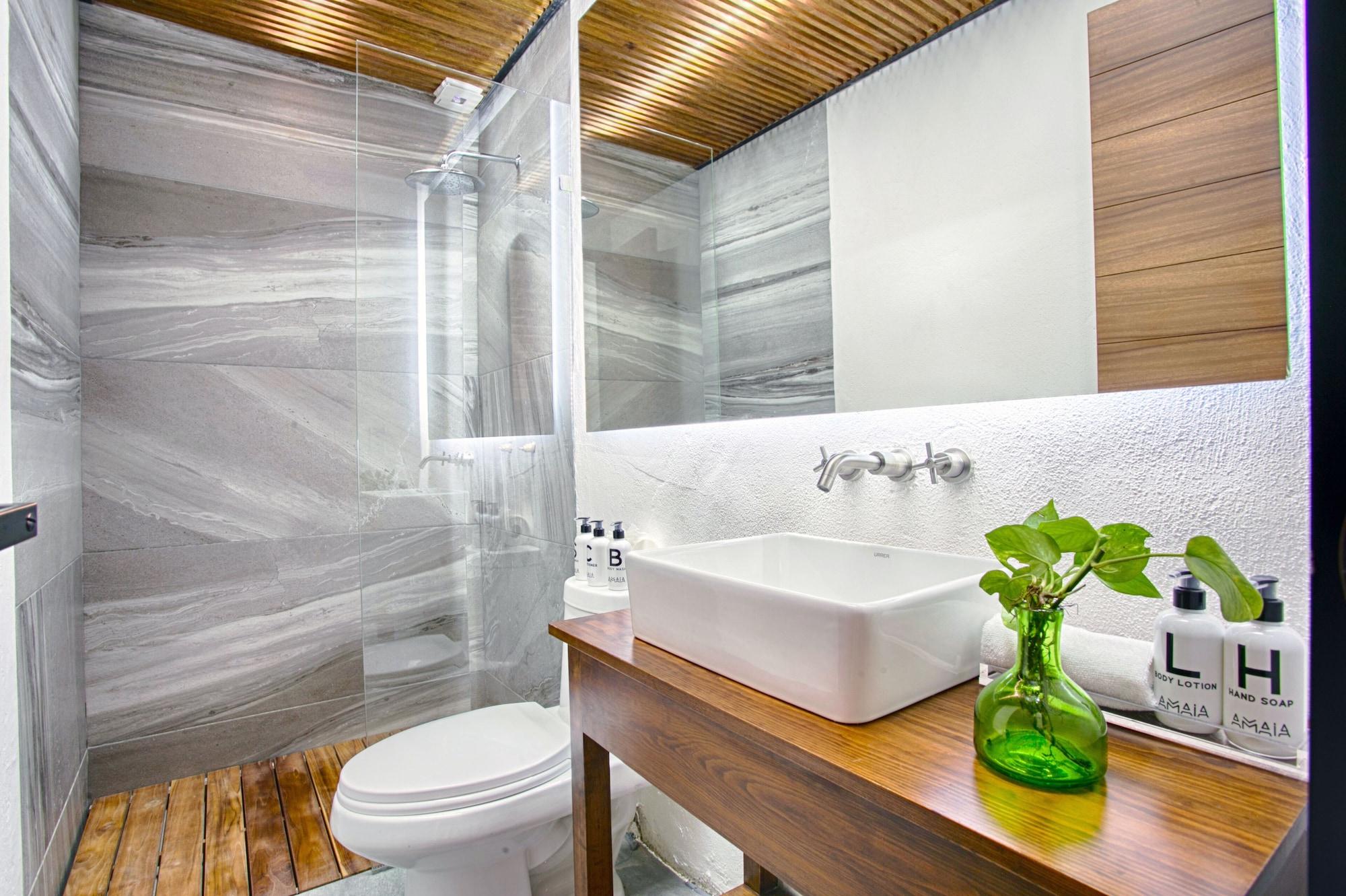 Estudio Party Time, Entrada Independiente