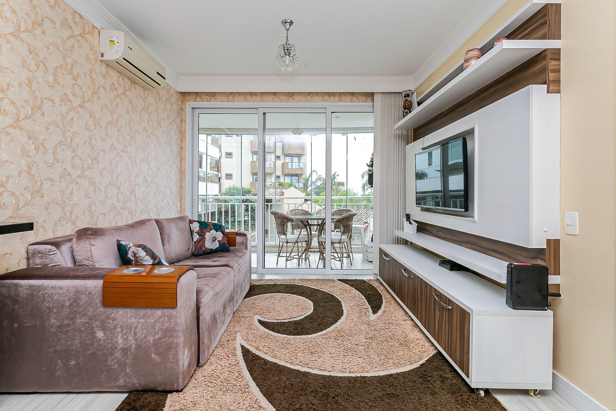 image-housing-carousel