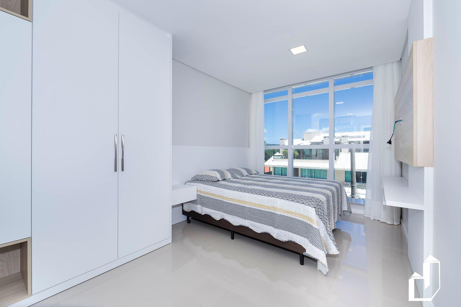 image-housing-carousel