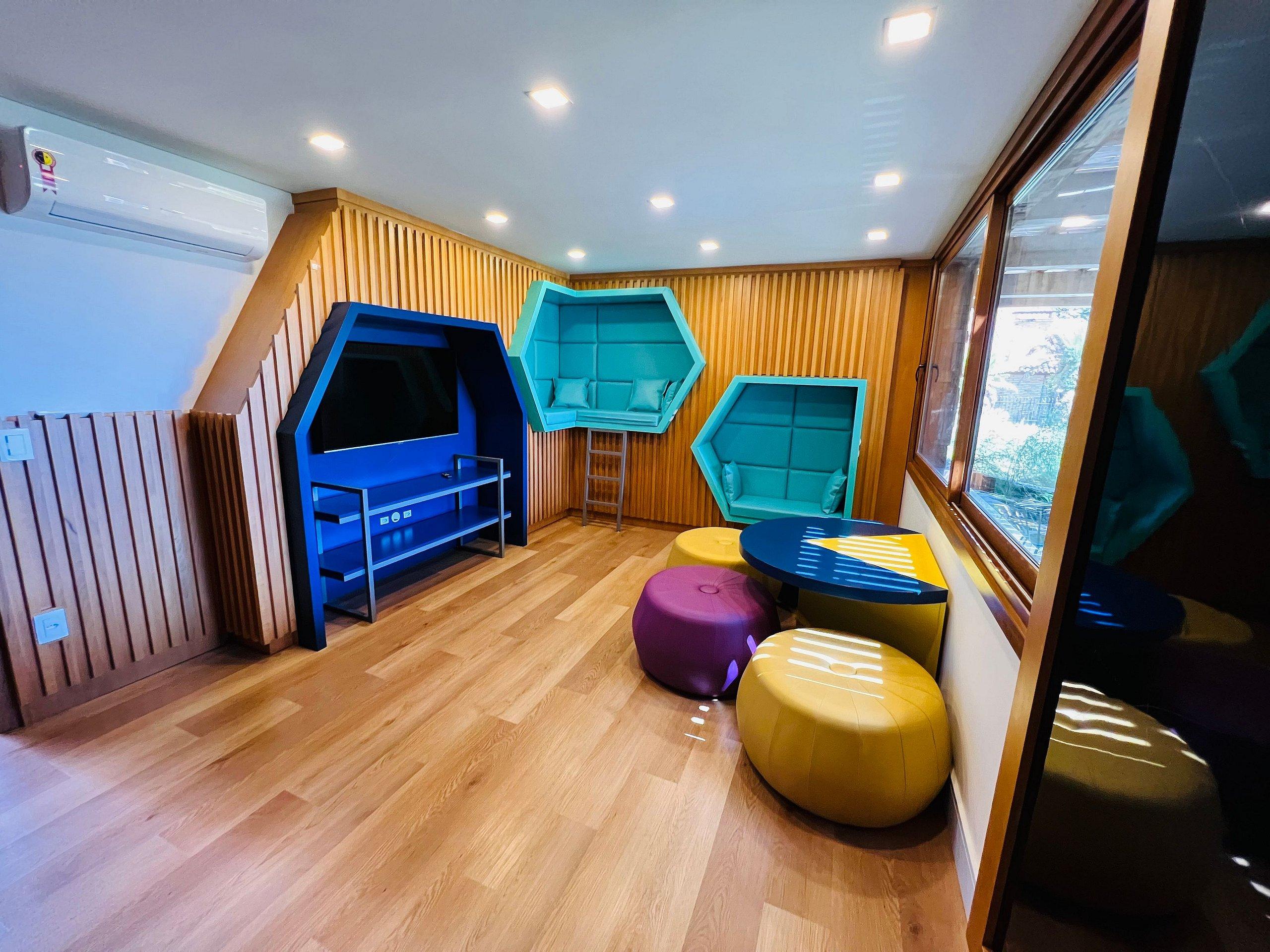 image-housing-carousel
