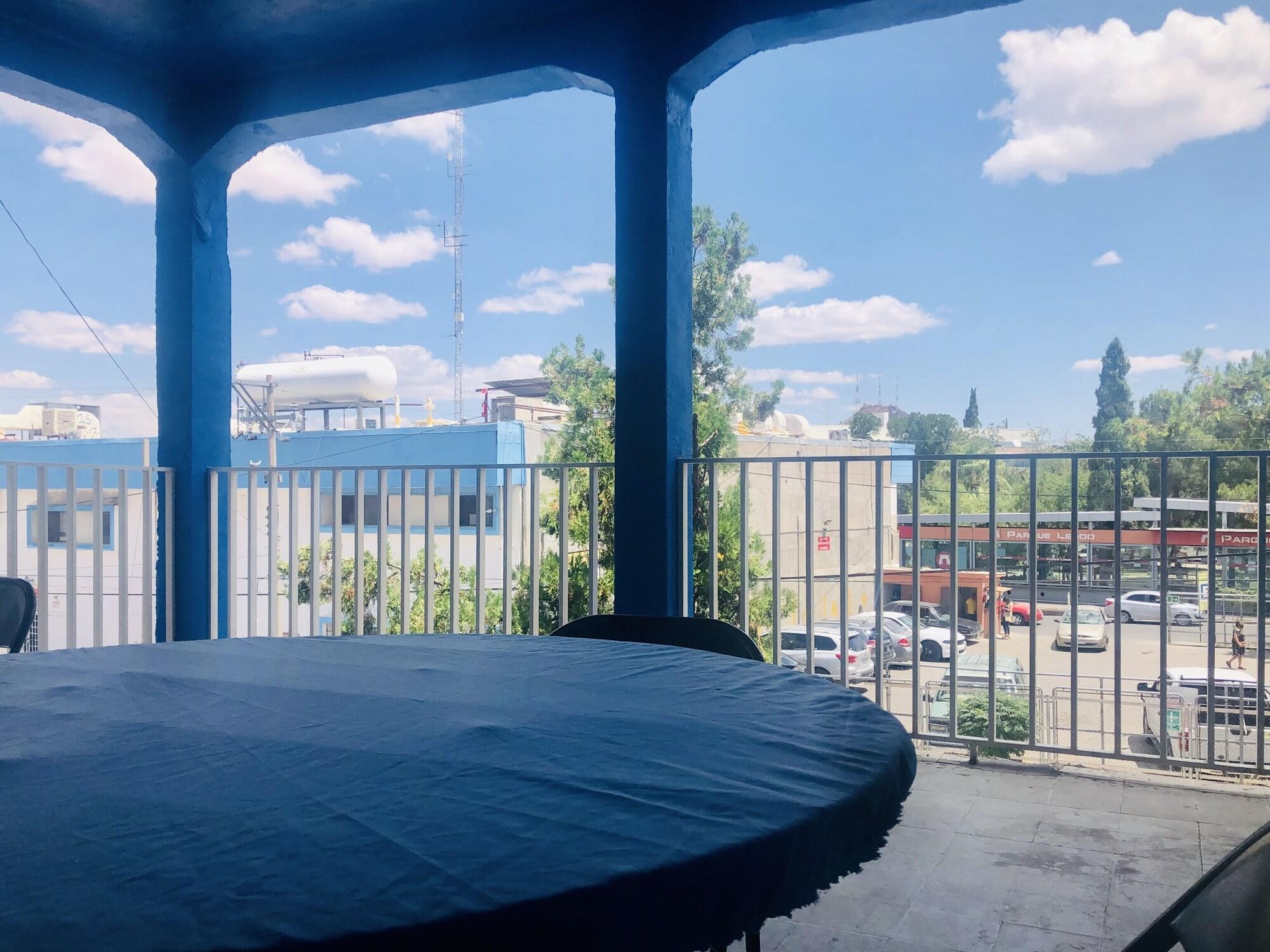 image-housing-carousel