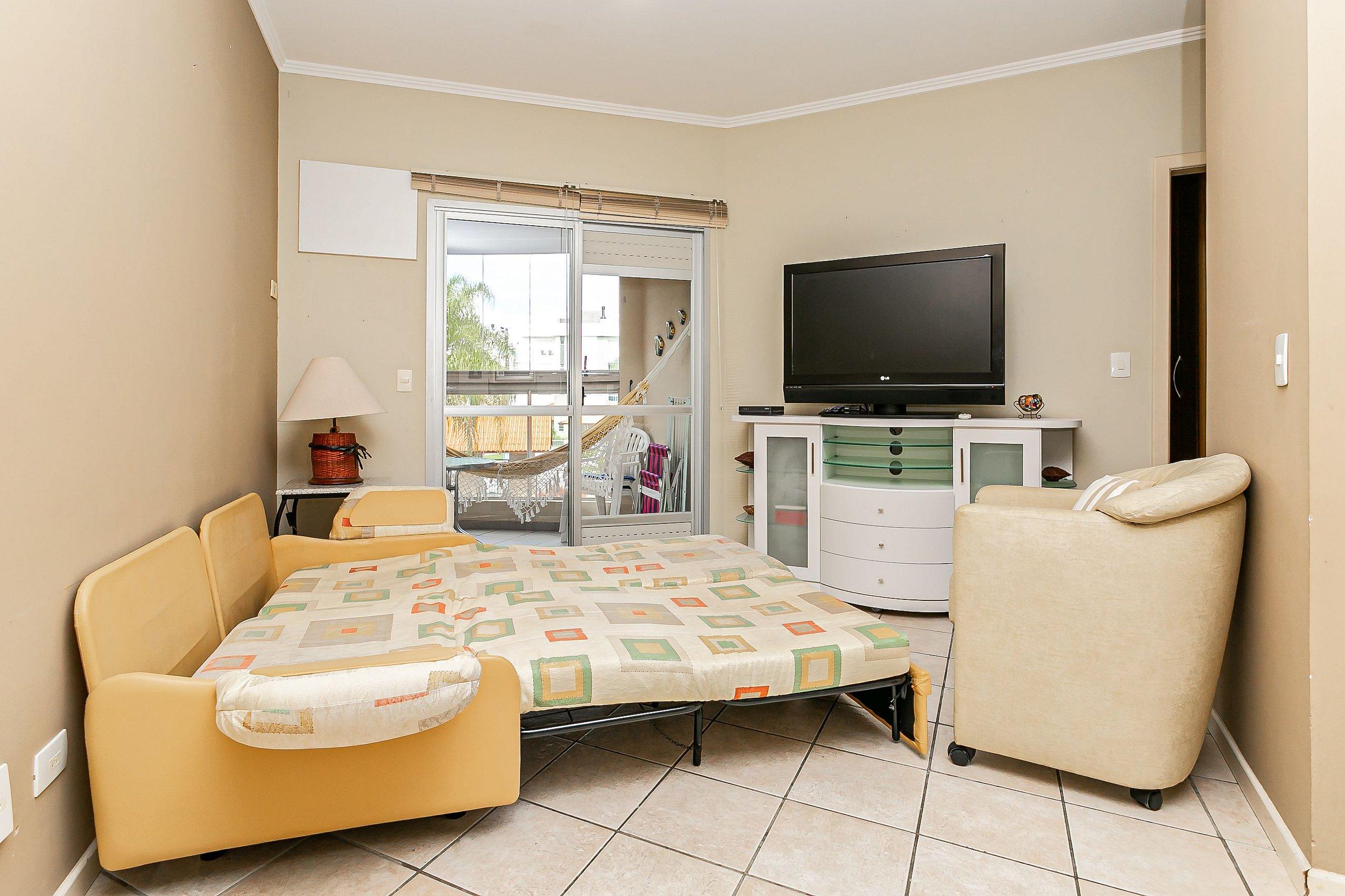 image-housing-carousel
