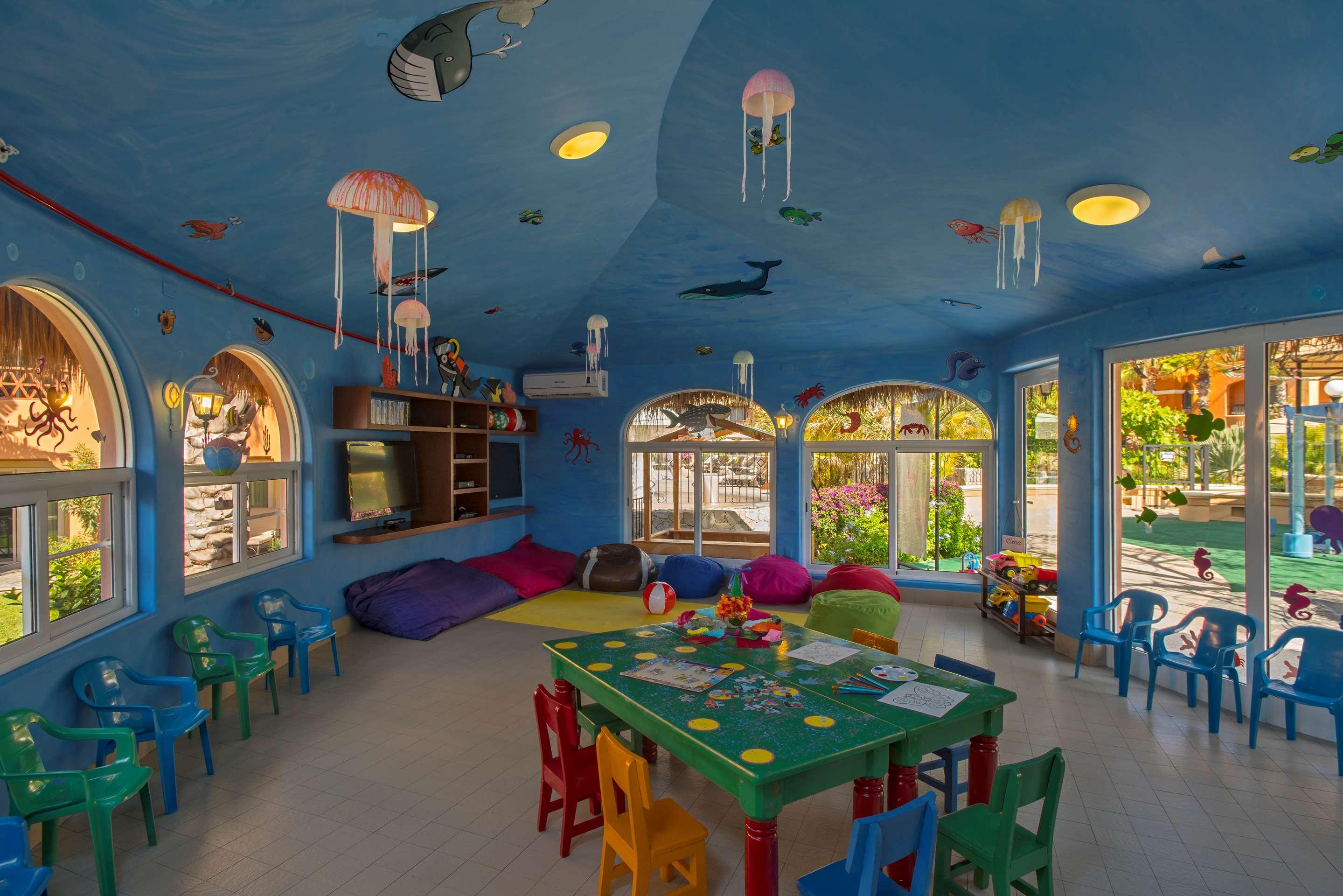 image-housing-carousel