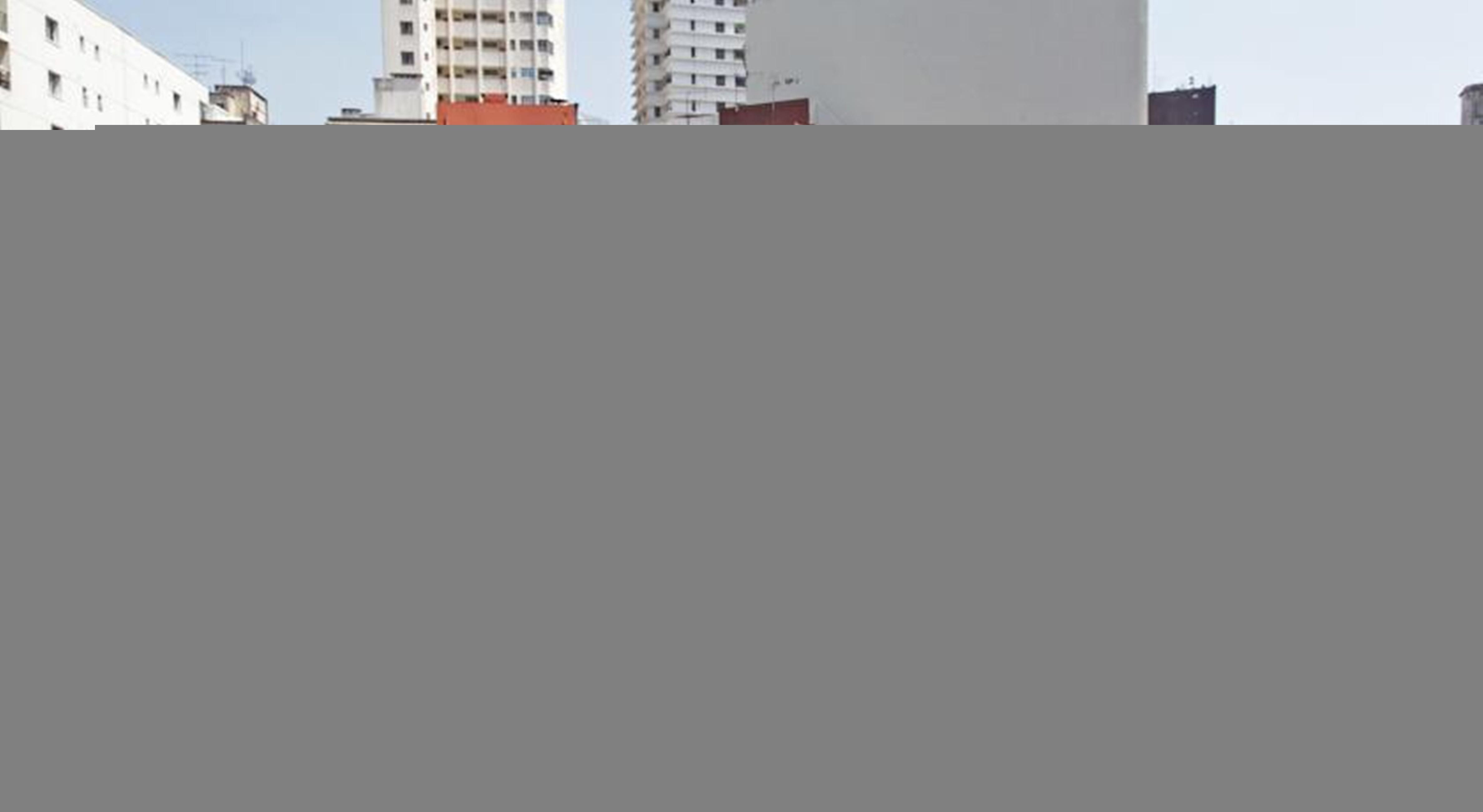 image-housing-carousel
