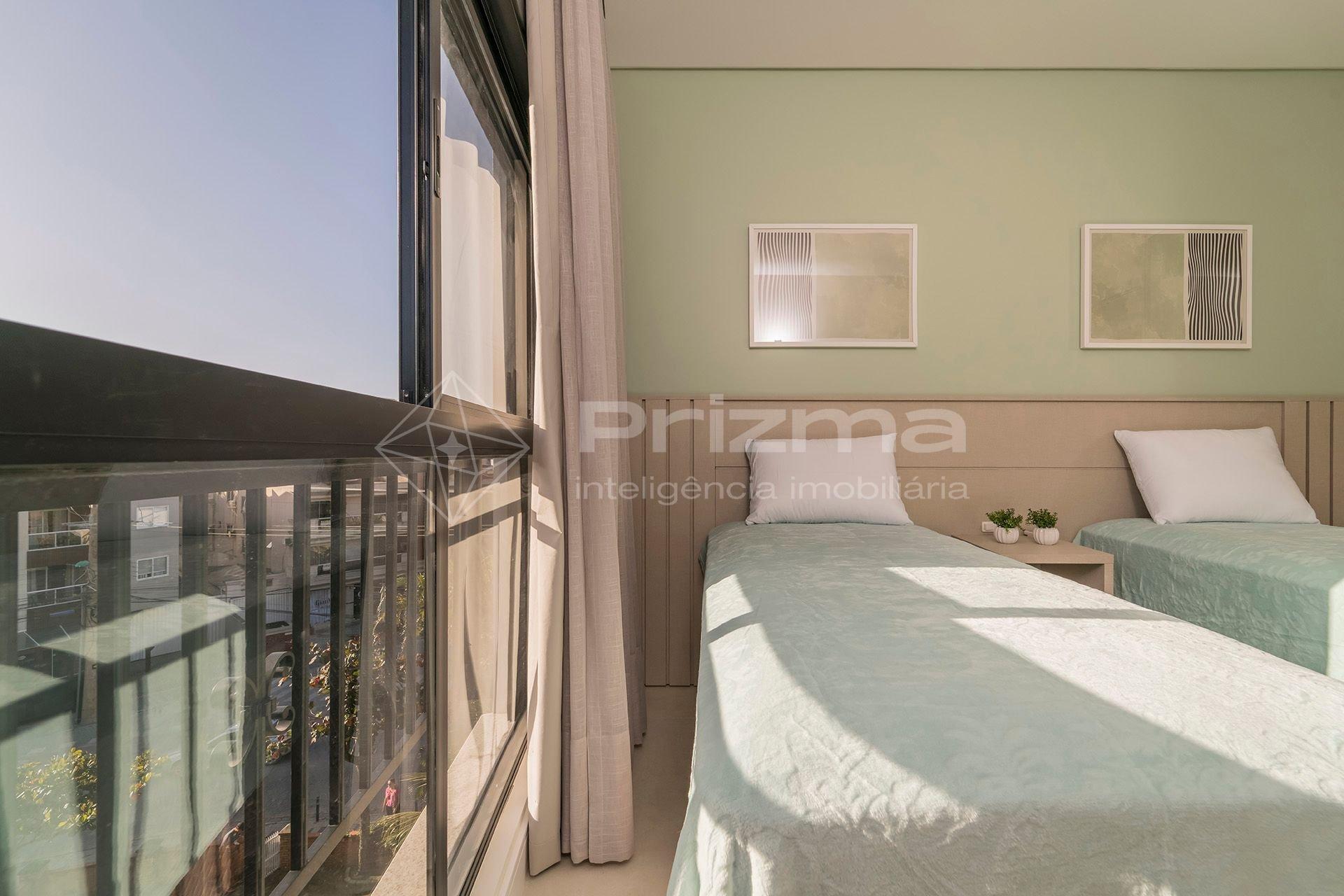 image-housing-carousel