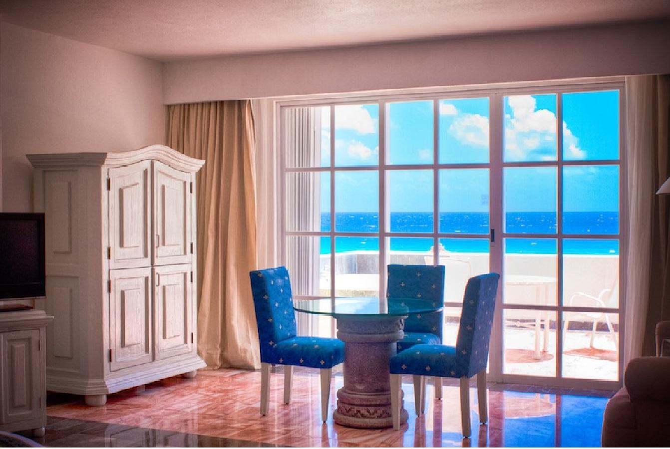 Suite   con Vista Parcial del Mar