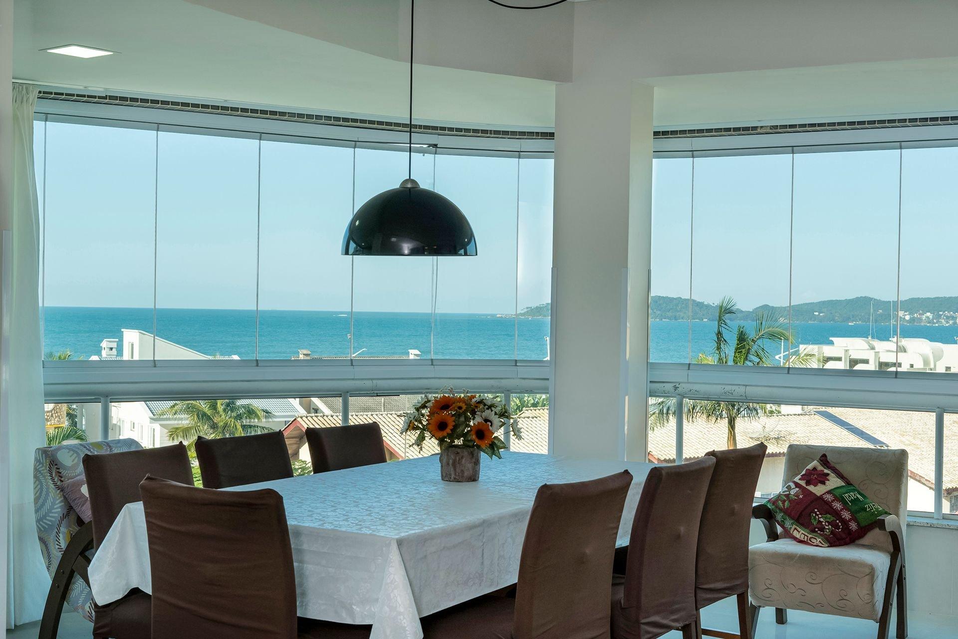 image-housing-carousel