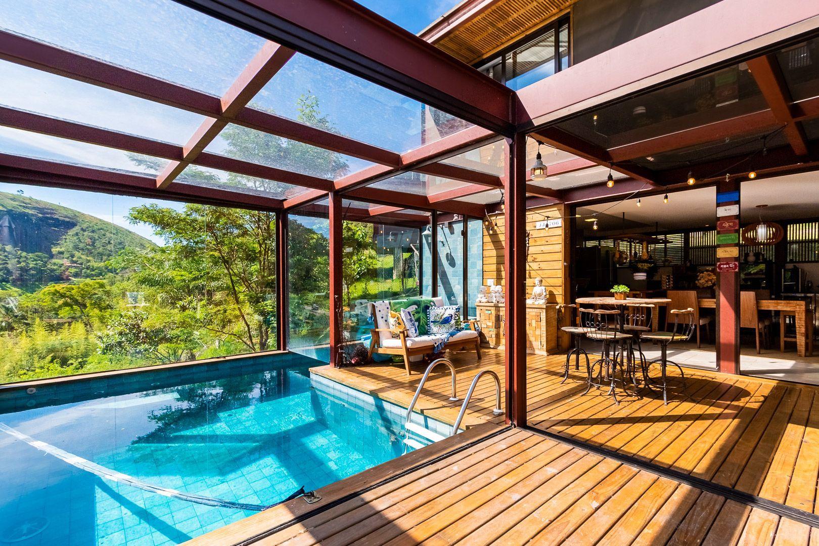 image-housing-carousel