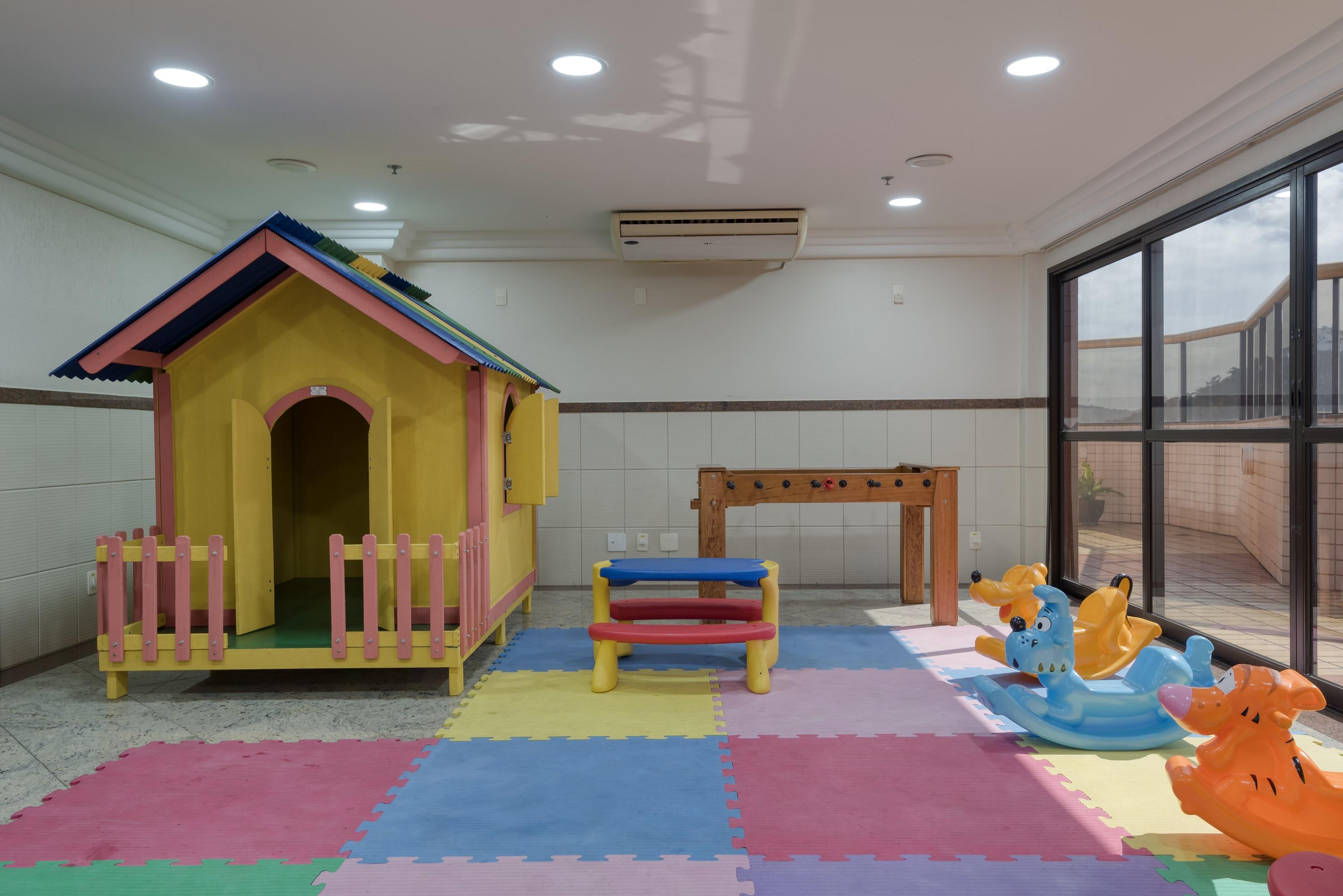 image-housing-carousel