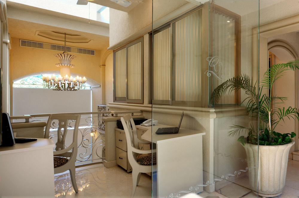image-housing-carousel