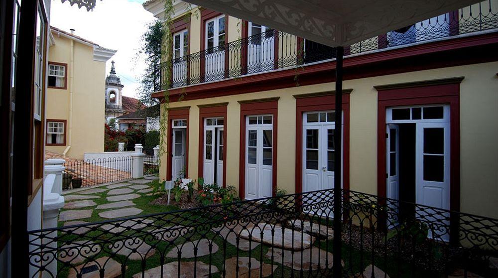 image-housing-carousel