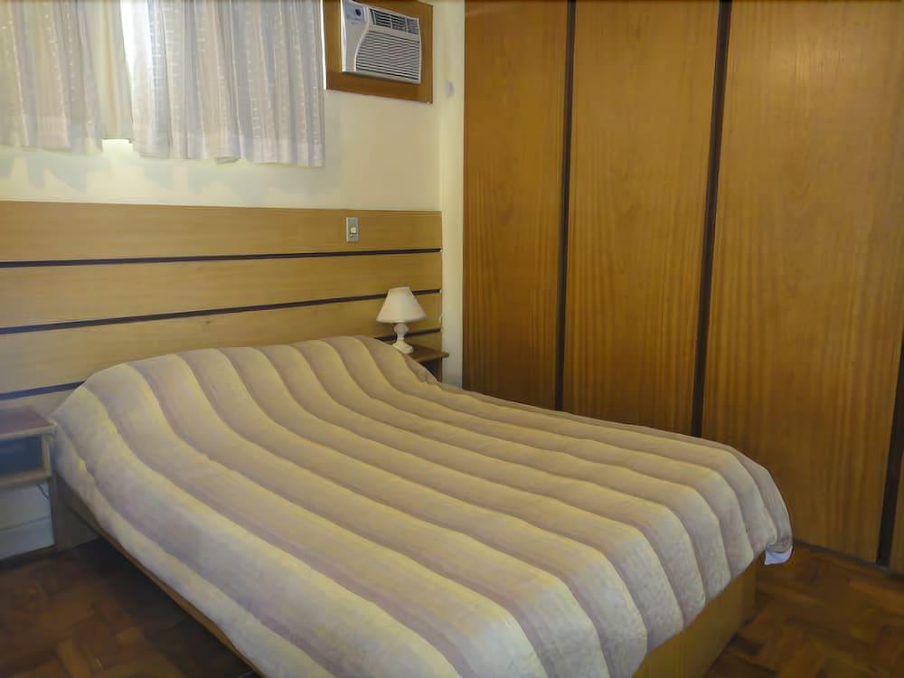 image-housing-carousel