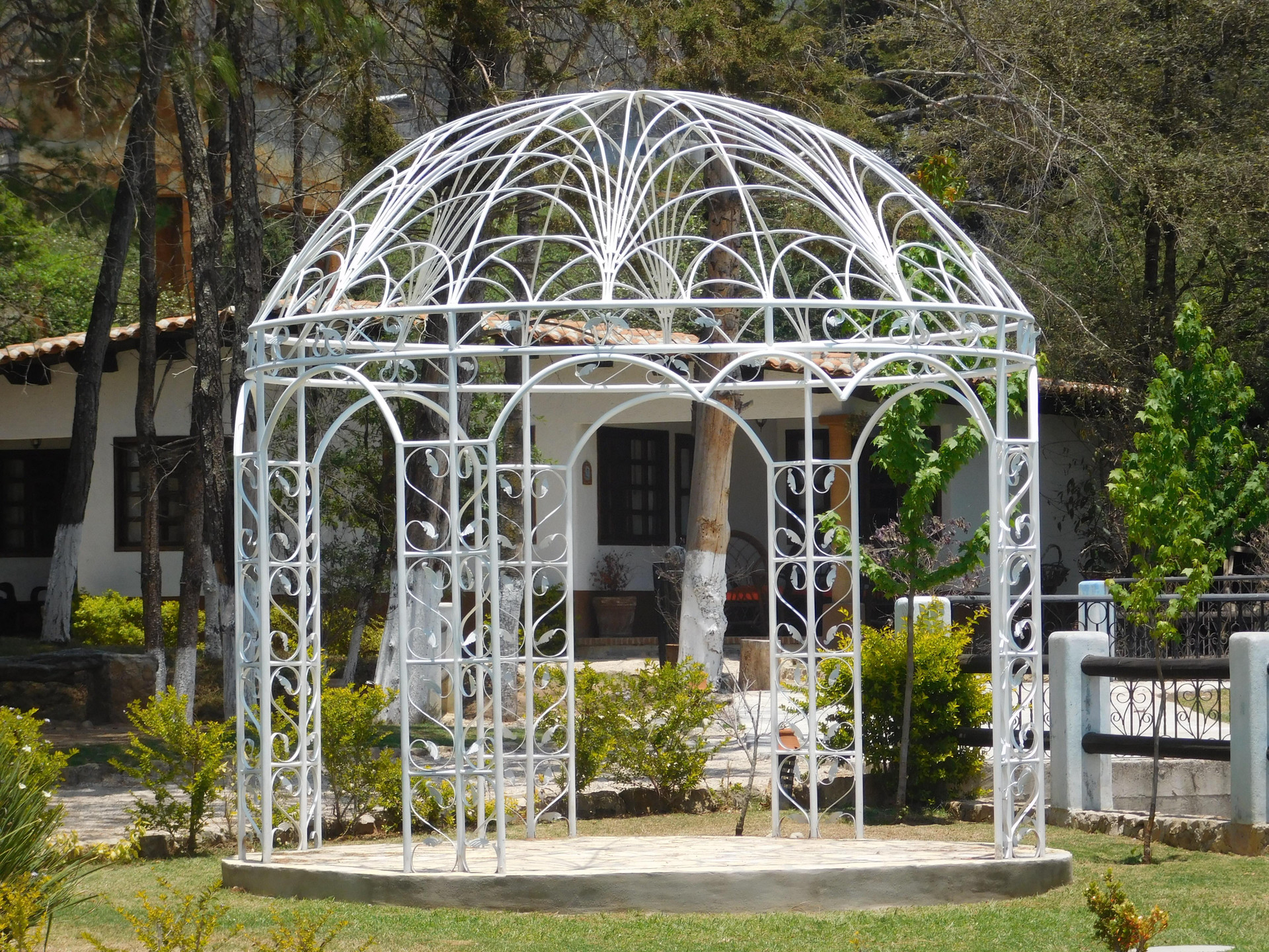 image-housing-carousel