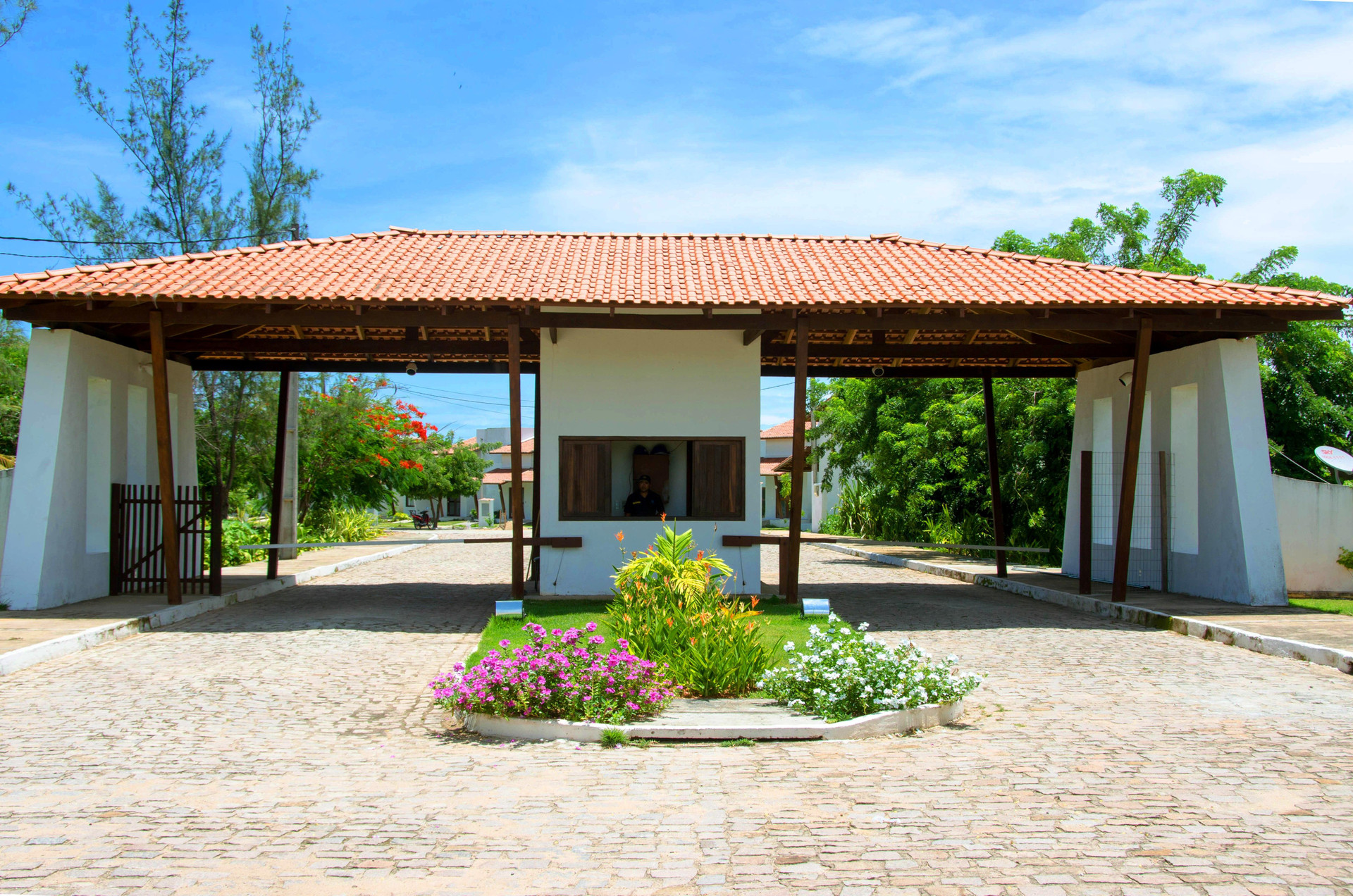 image-housing-carousel