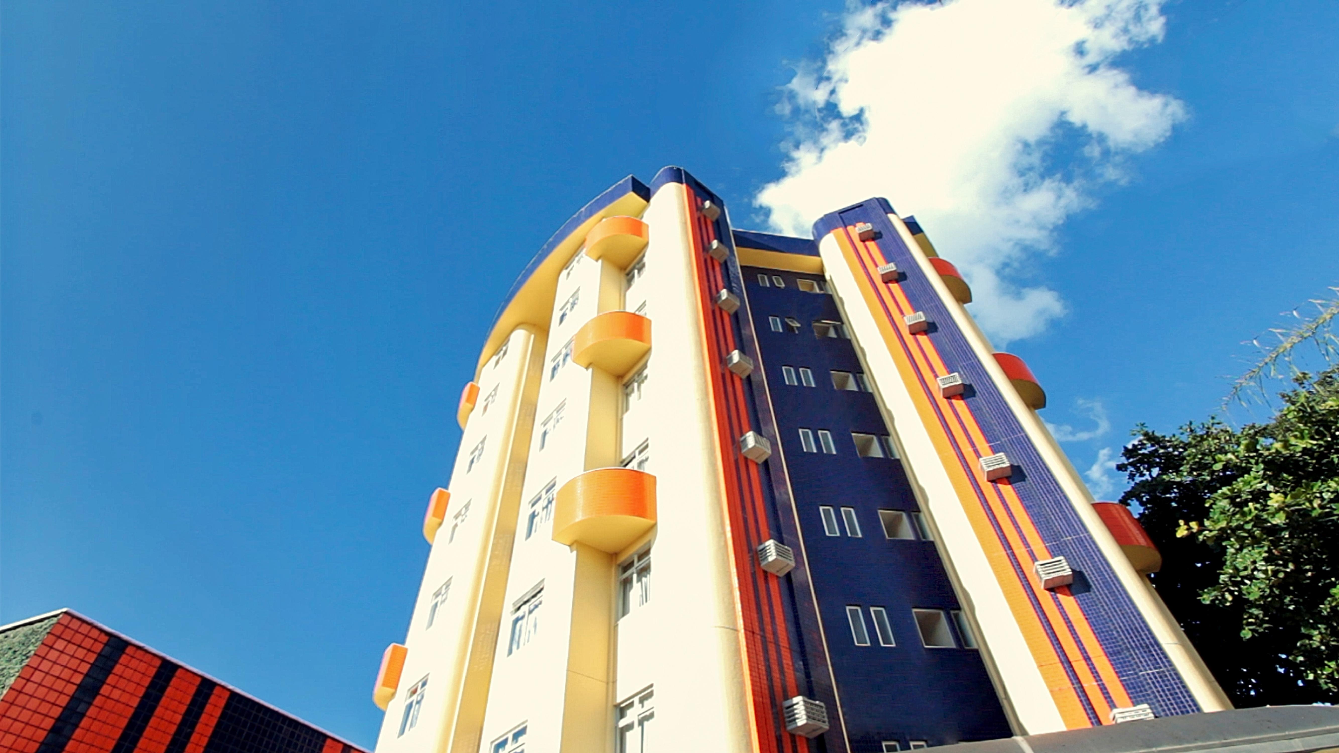 image-housing-carousel