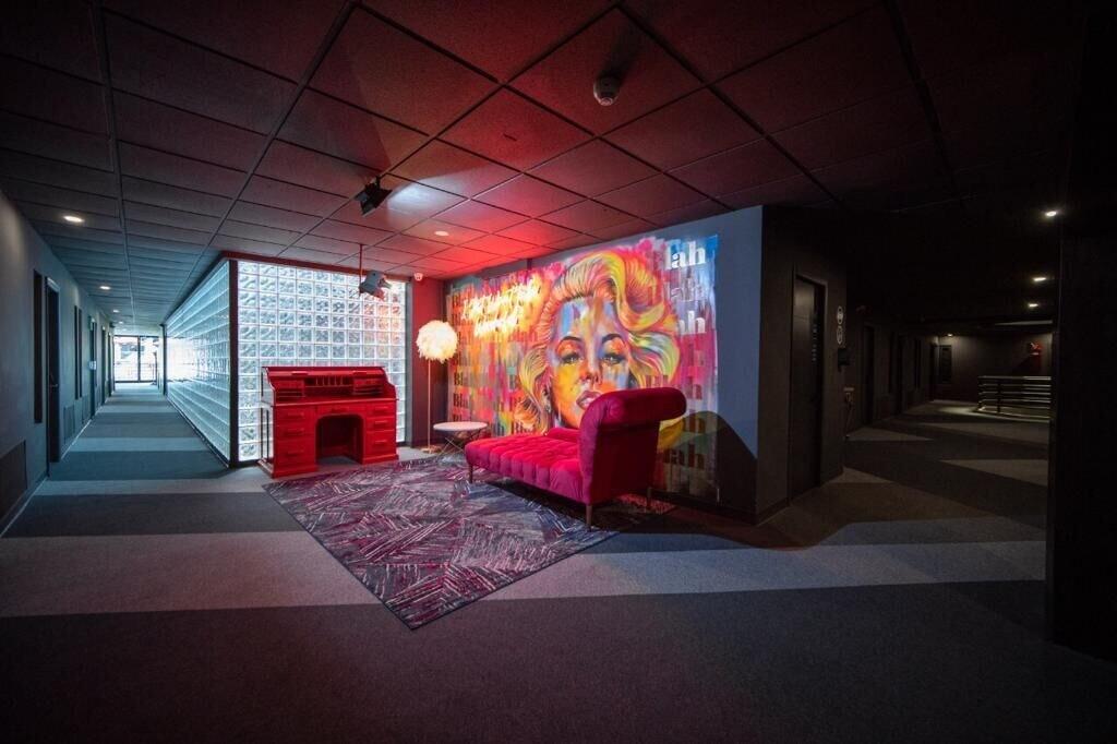 image-housing-carousel