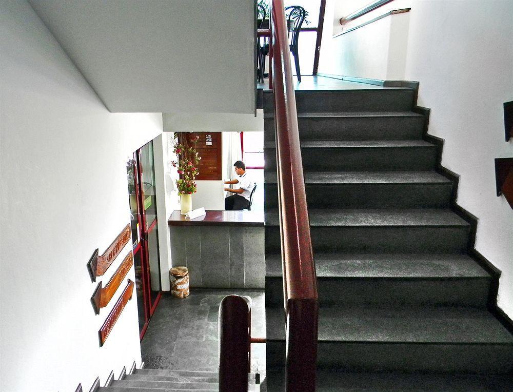 image-housing-carousel