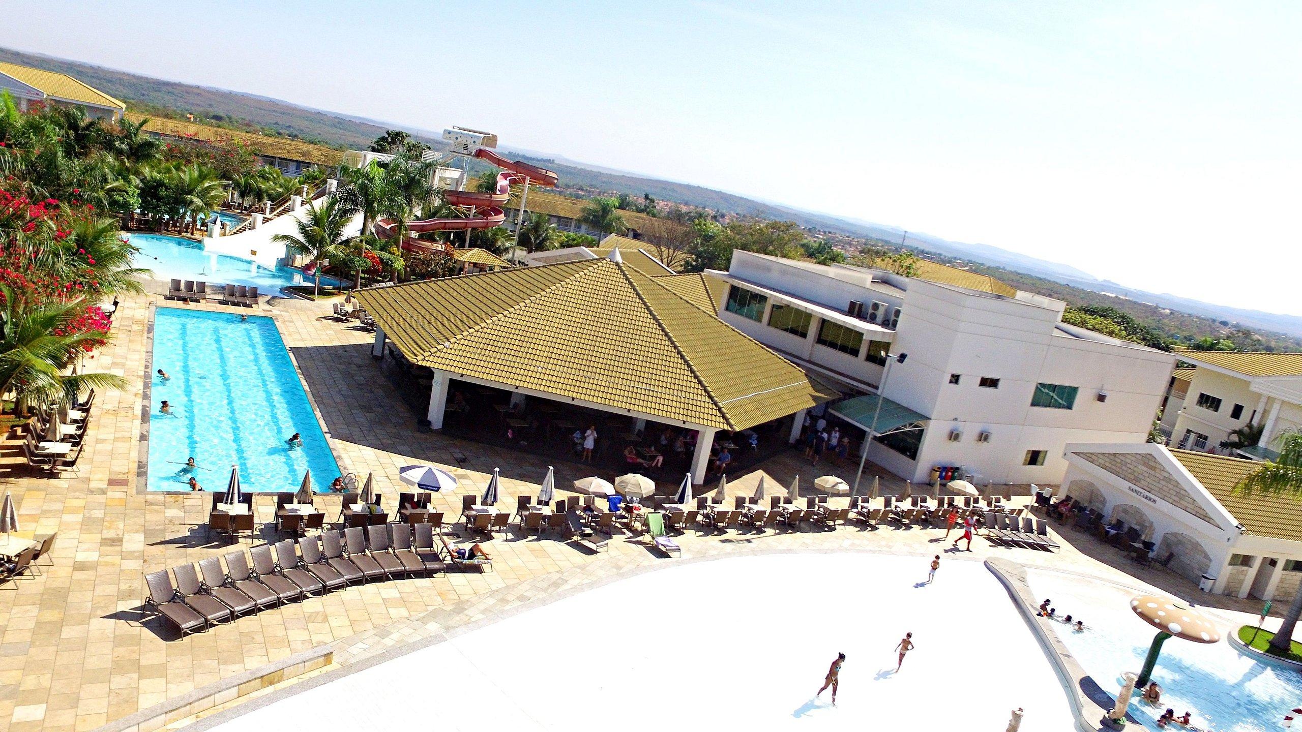 image-housing-carousel