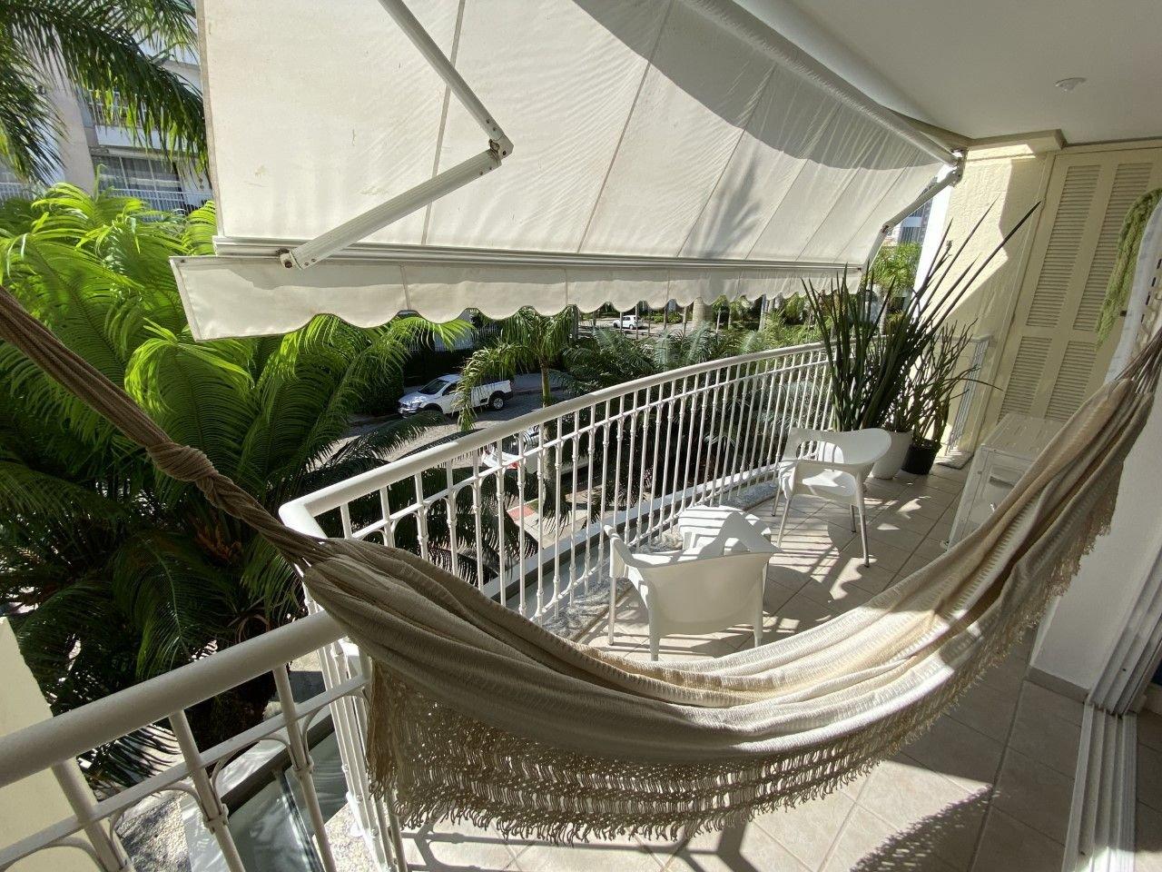 image-housing-carousel