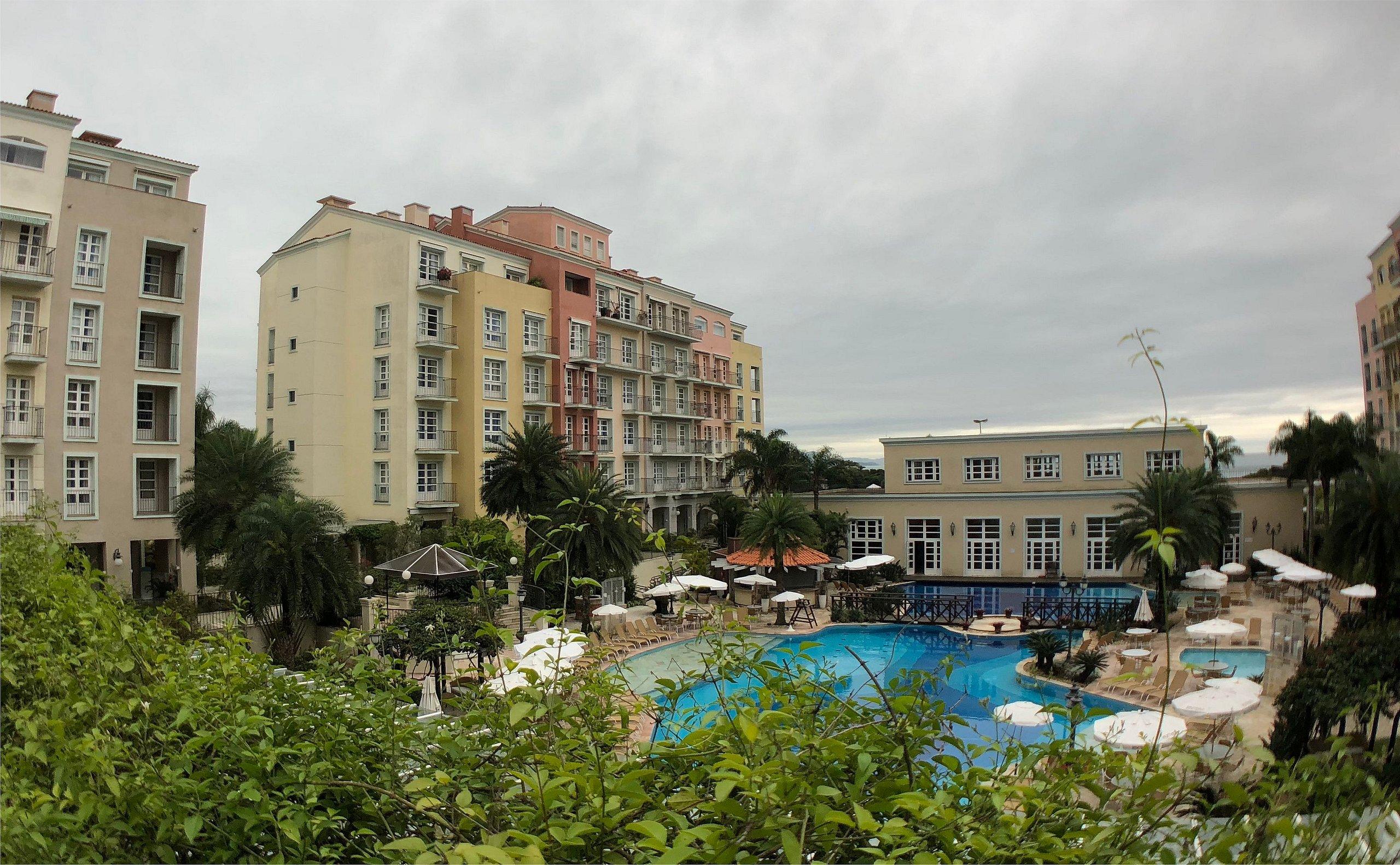 image-housing-carousel