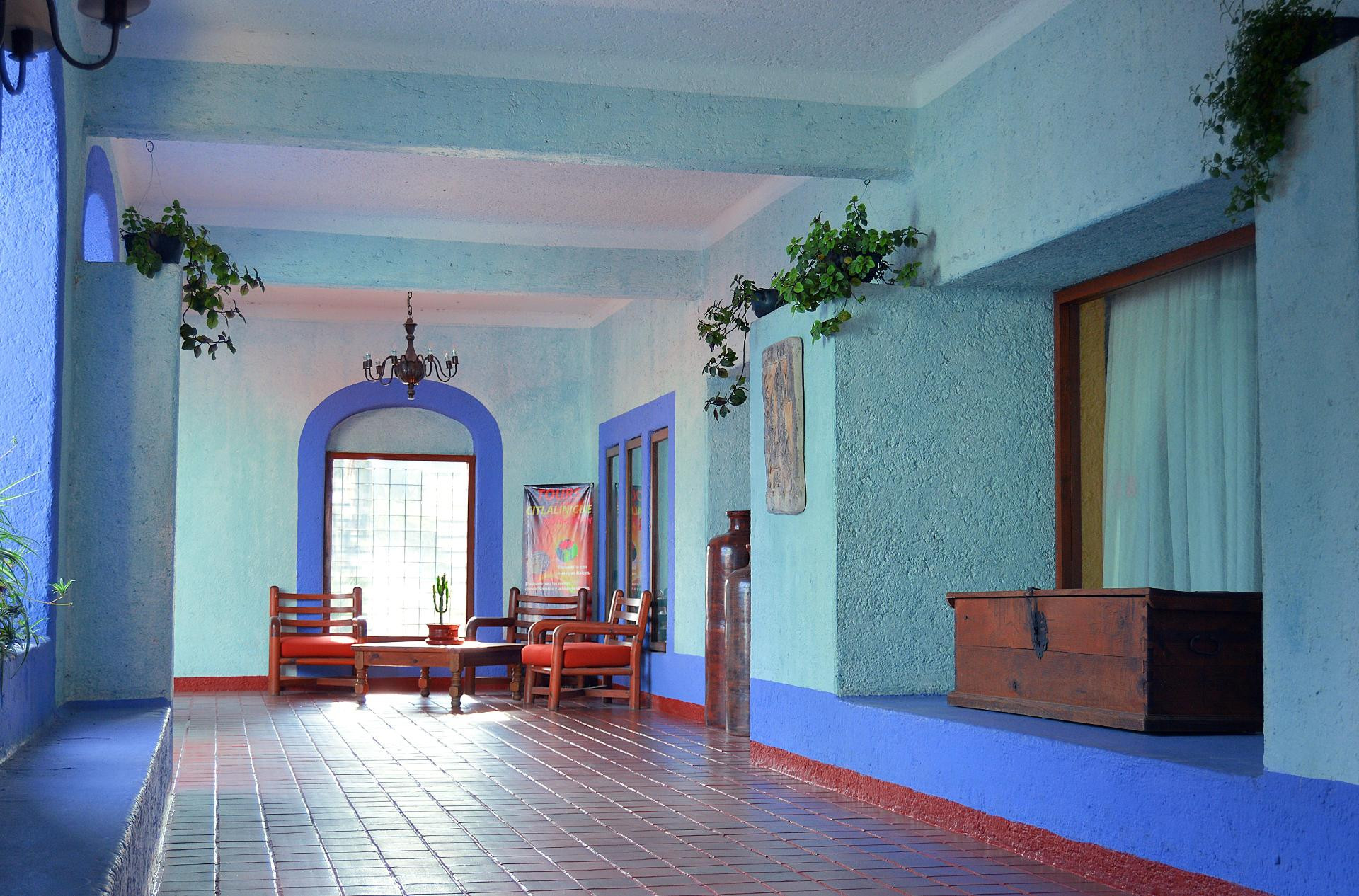 image-housing-carousel