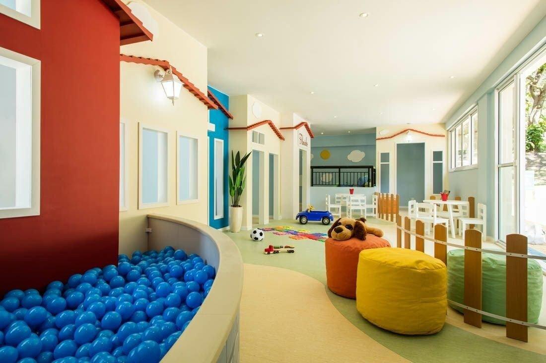 image-housing-carousel