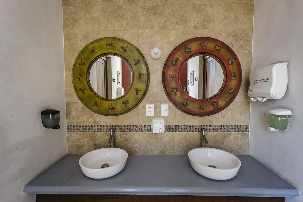 image-housing-carousel
