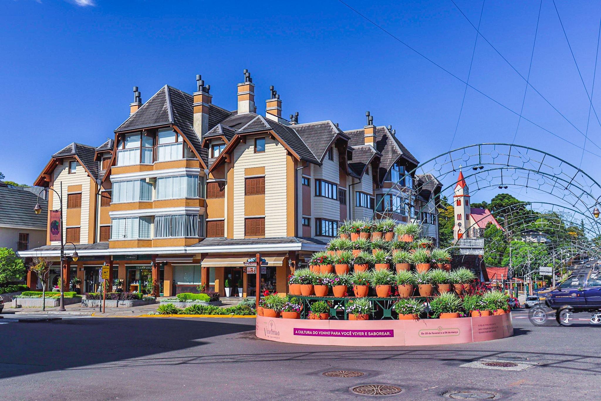 image-housing-carousel