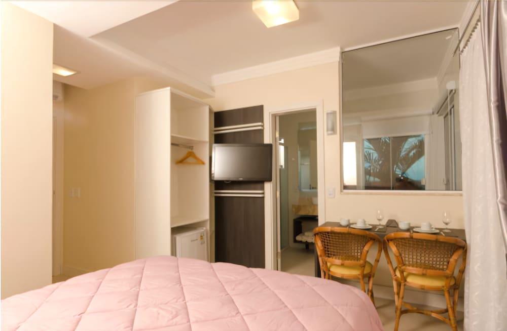 image-housing-carousel