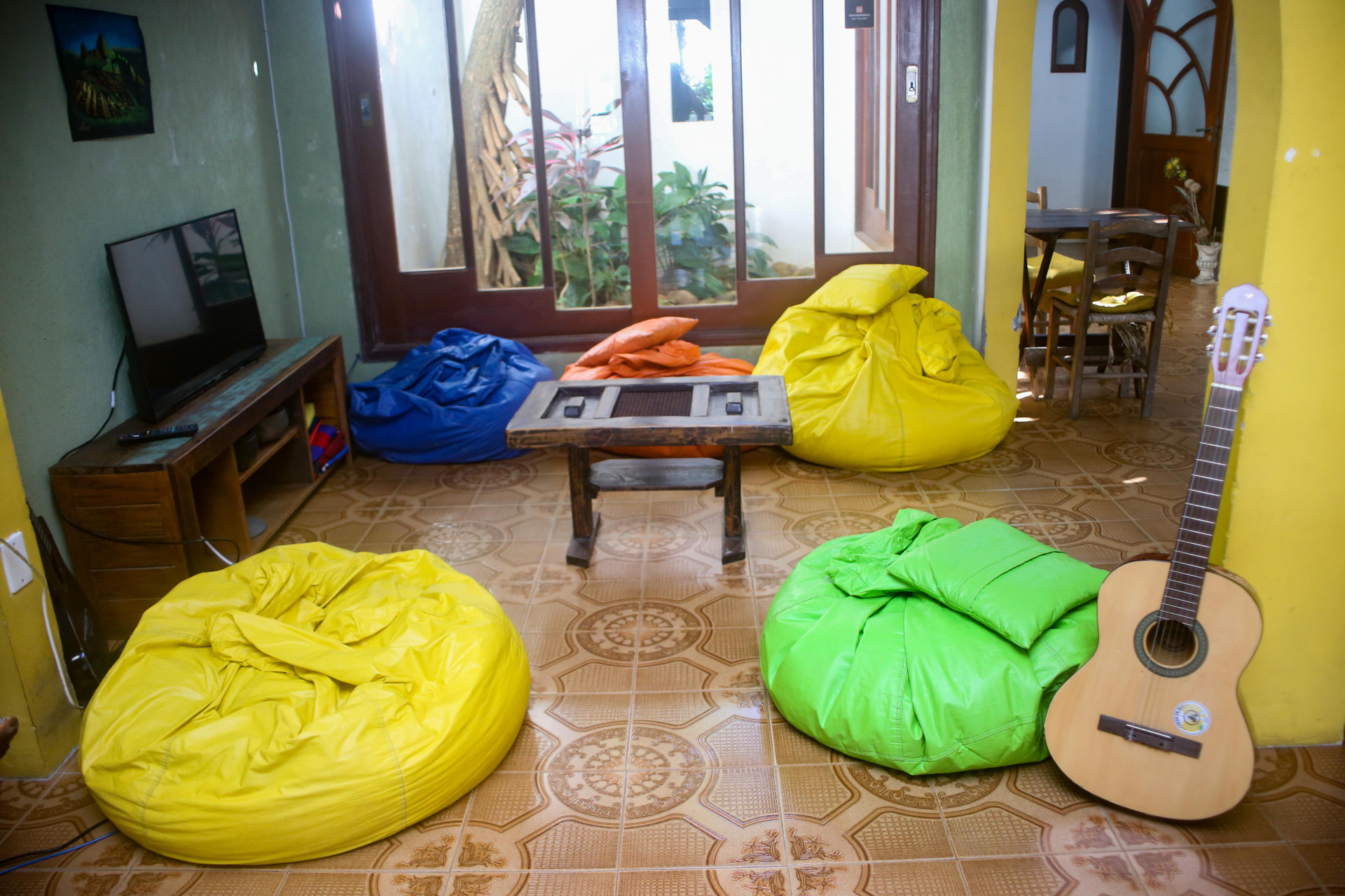 image-housing-carousel