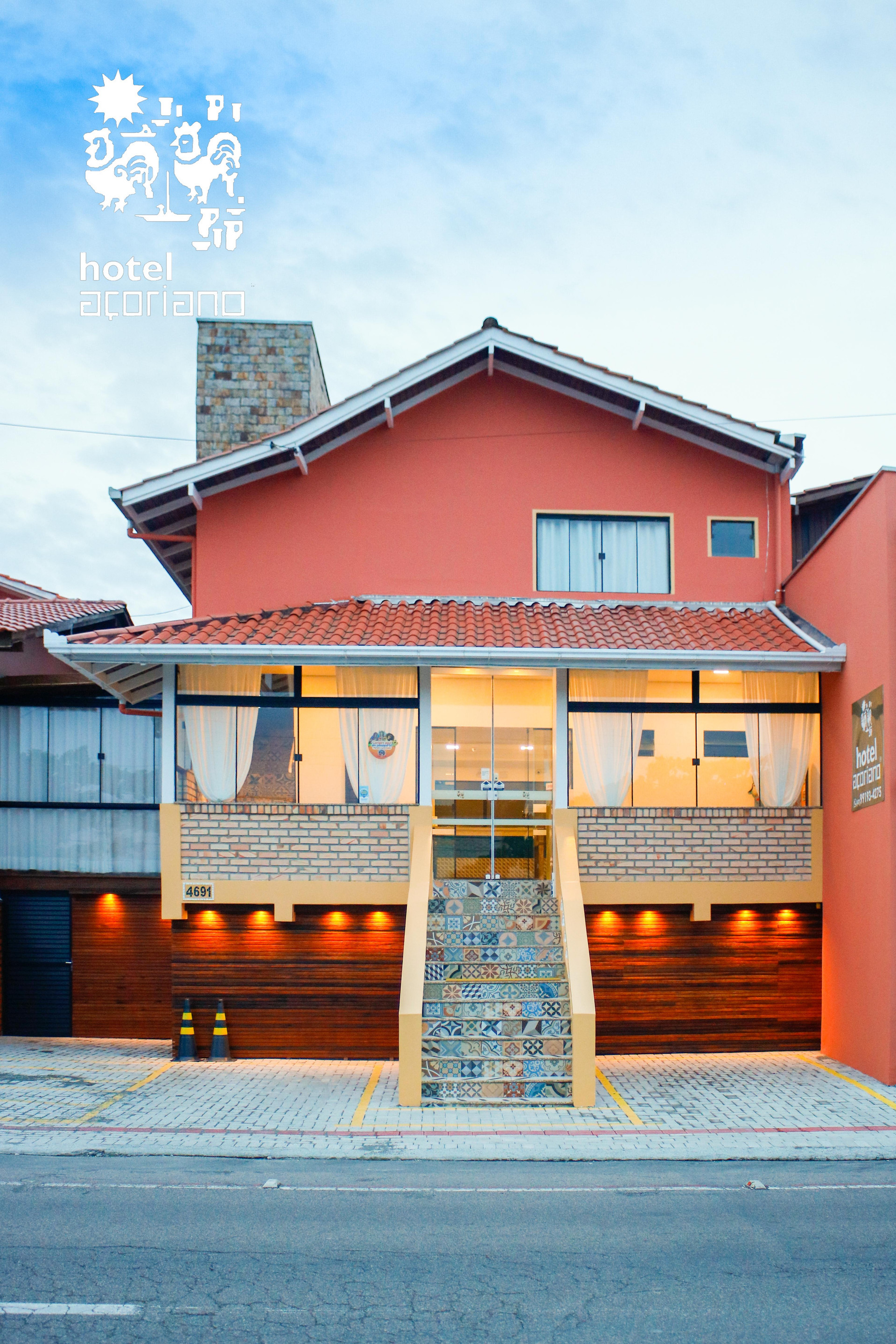 image-housing-carousel