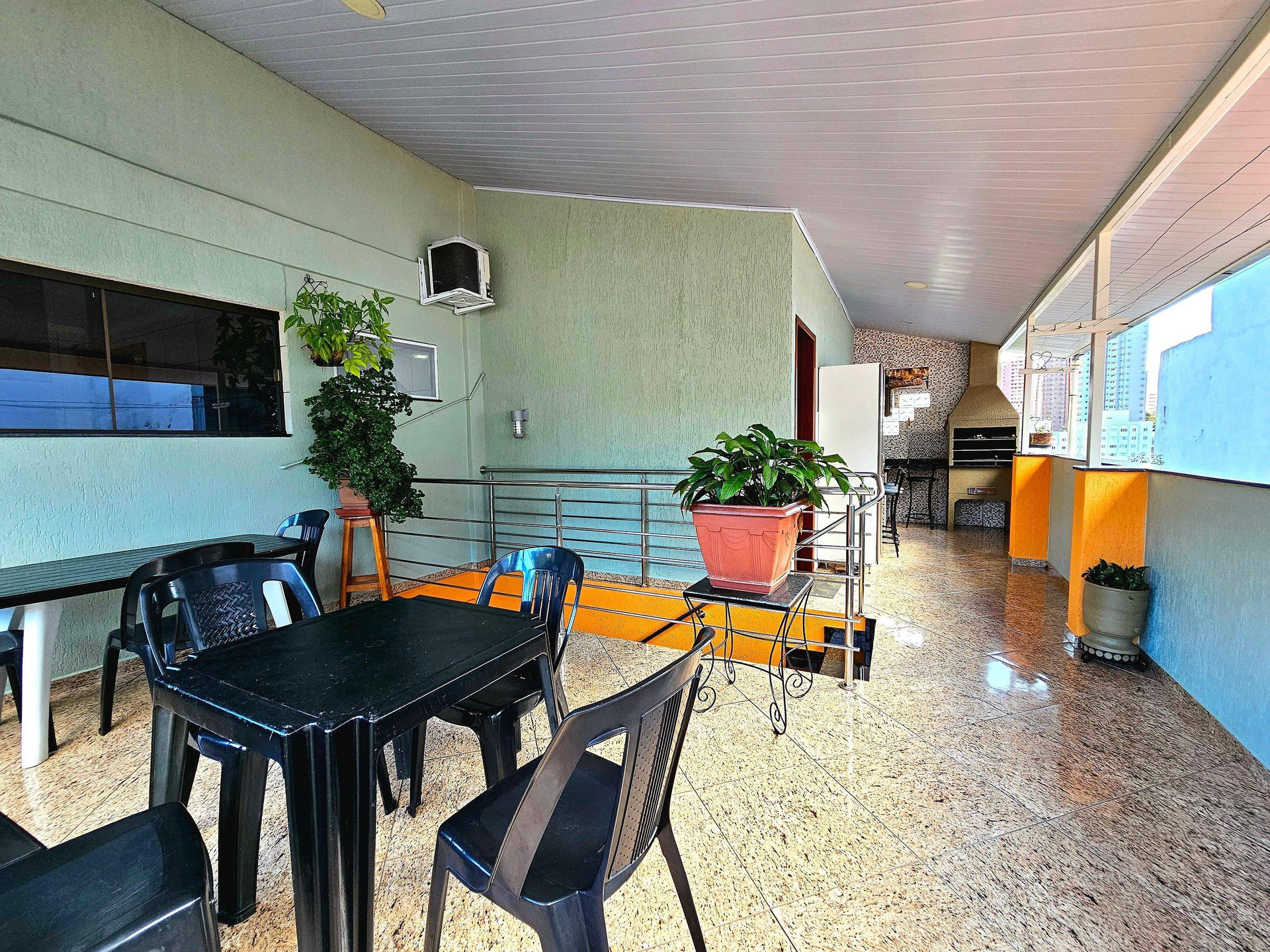 image-housing-carousel