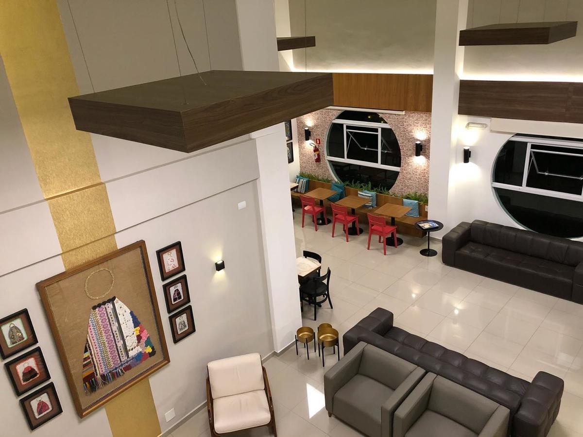 image-housing-carousel