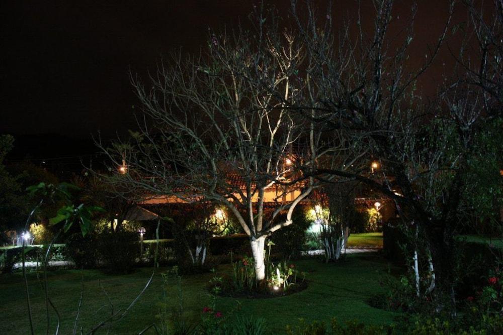 image-housing-carousel