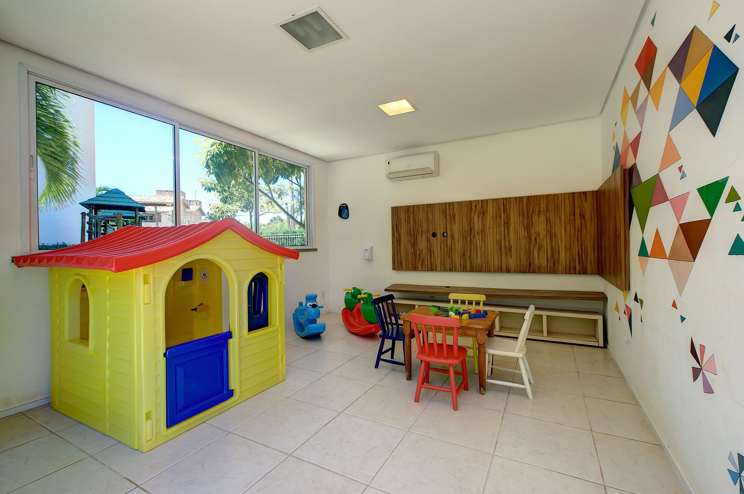 image-housing-carousel