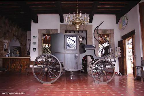 image-housing-carousel