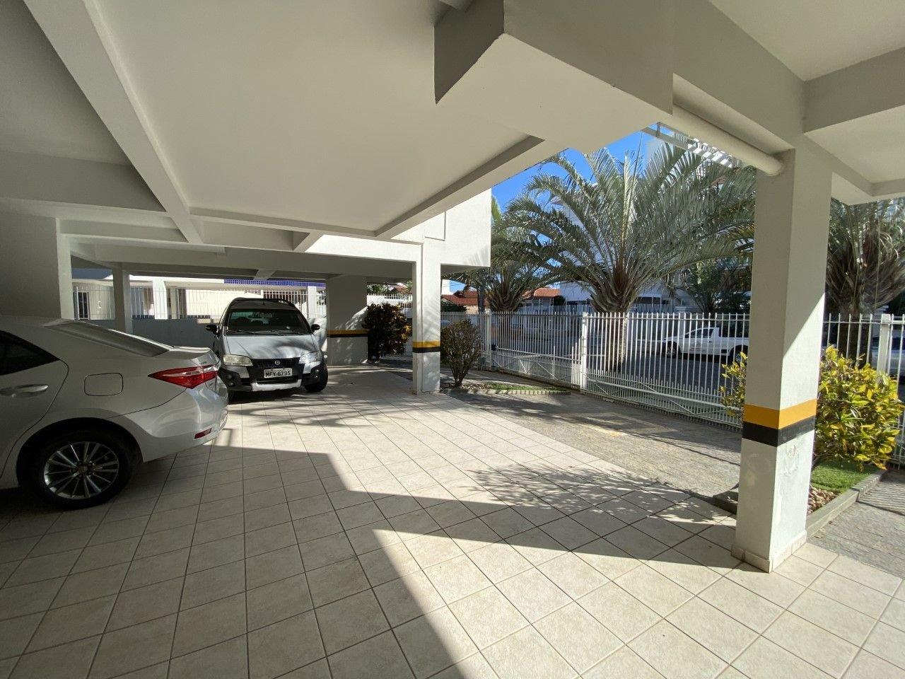 image-housing-carousel