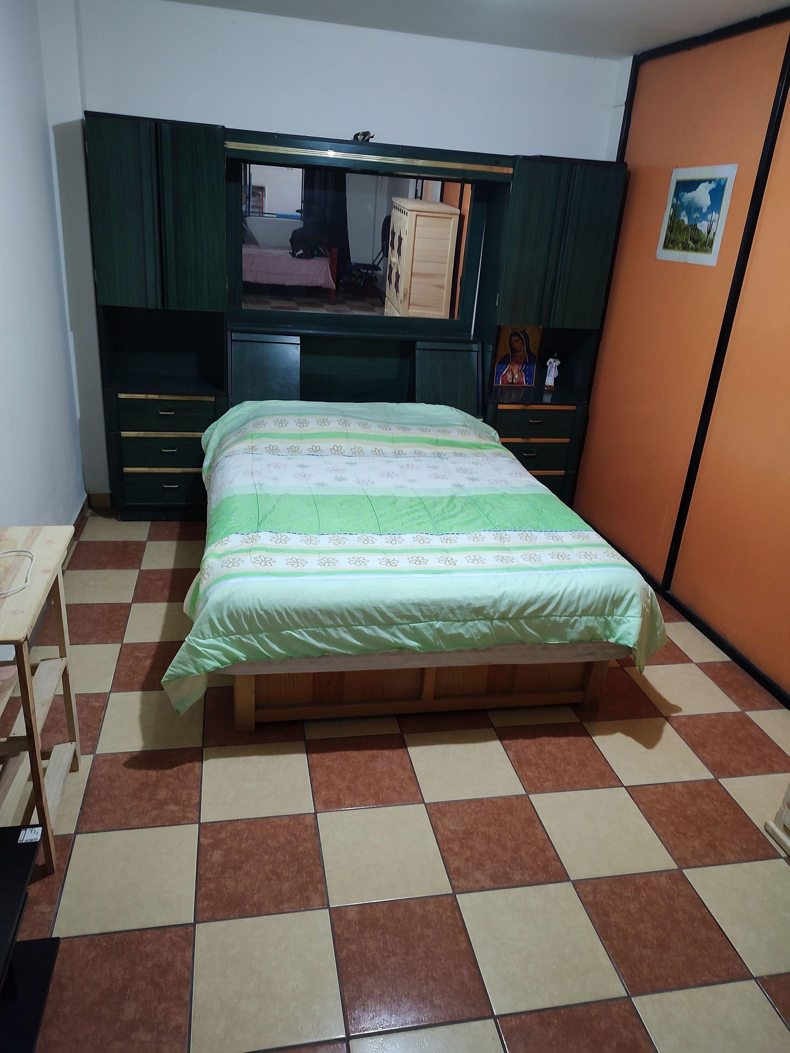 image-housing-carousel