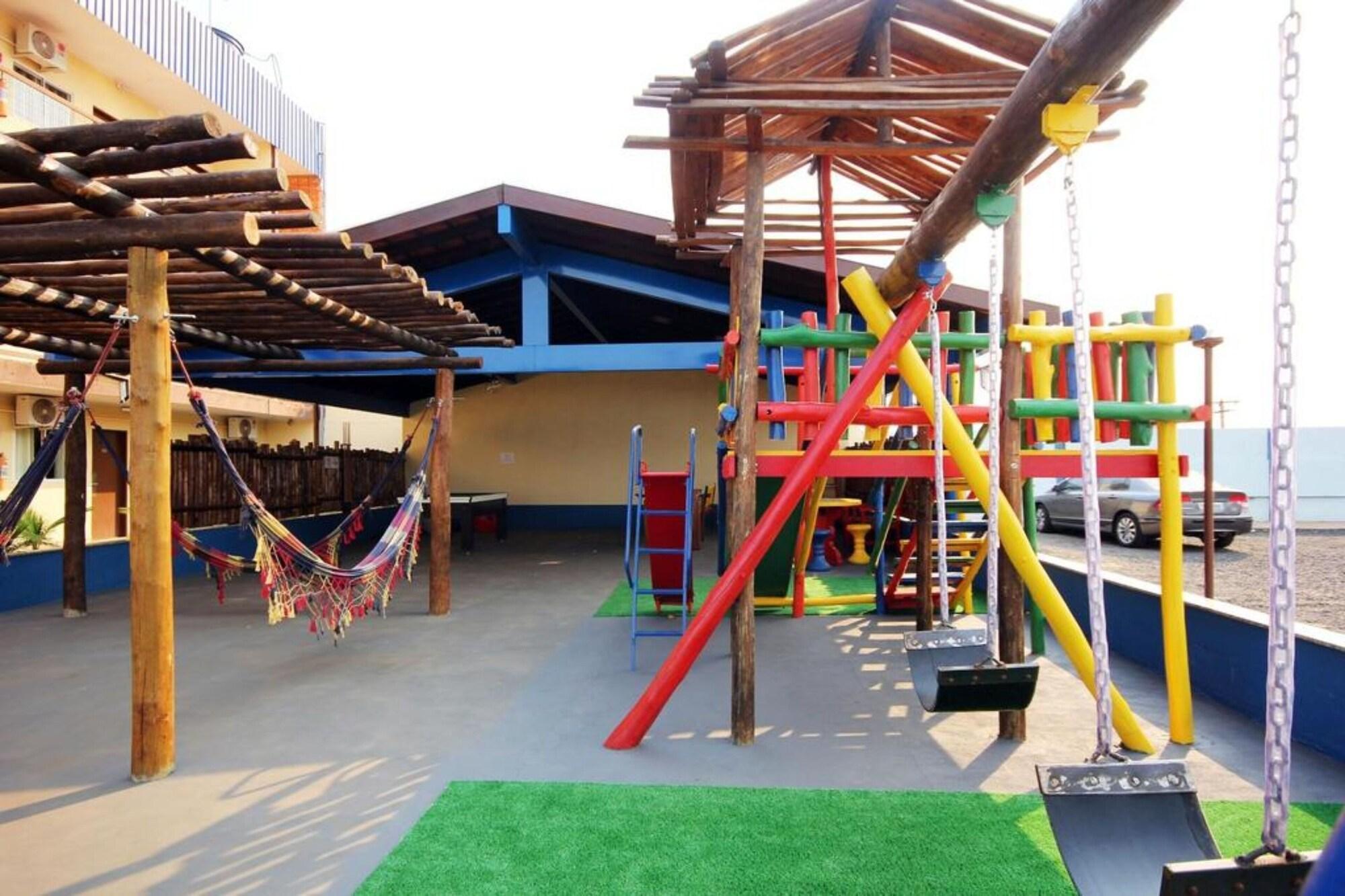 image-housing-carousel