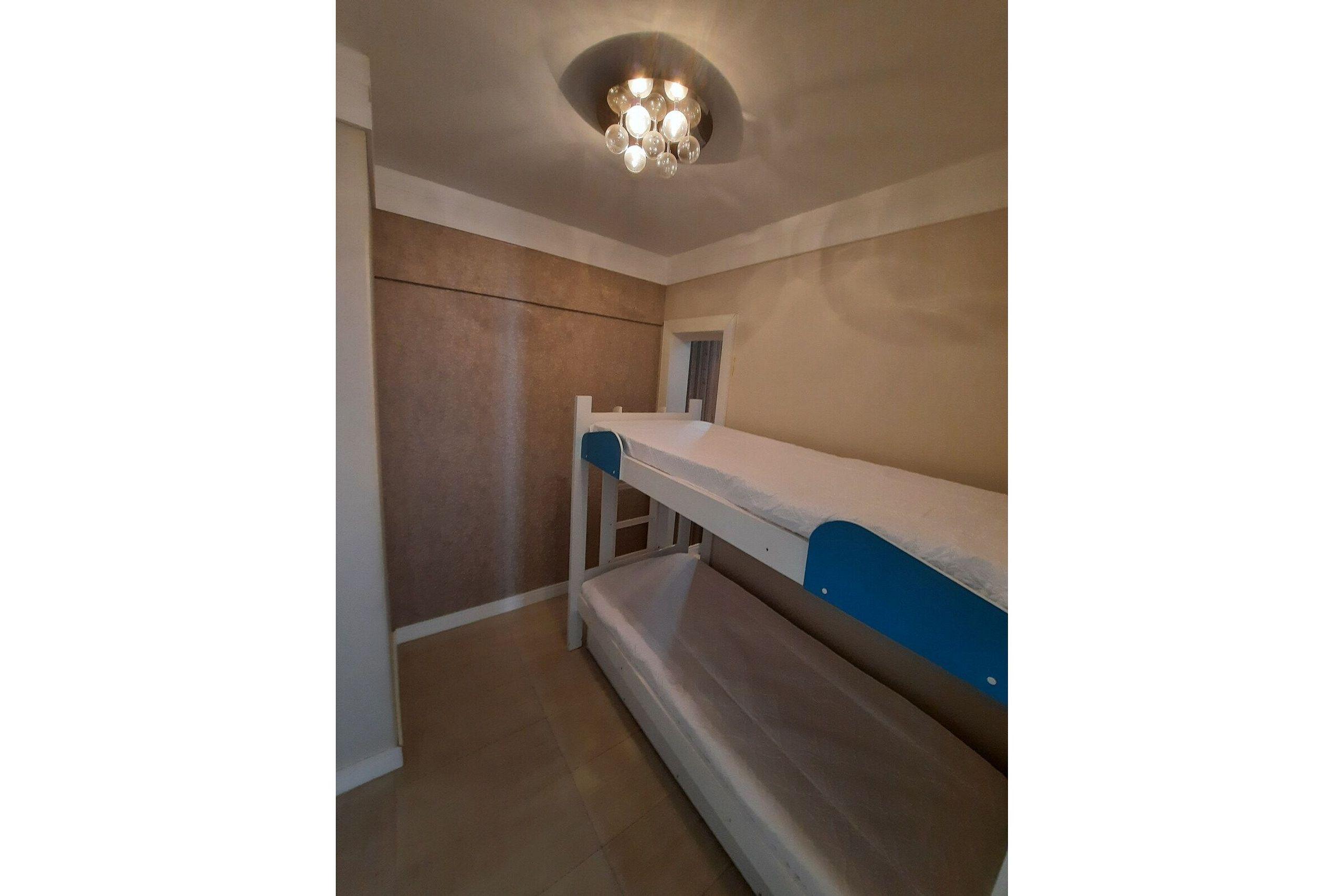 image-housing-carousel