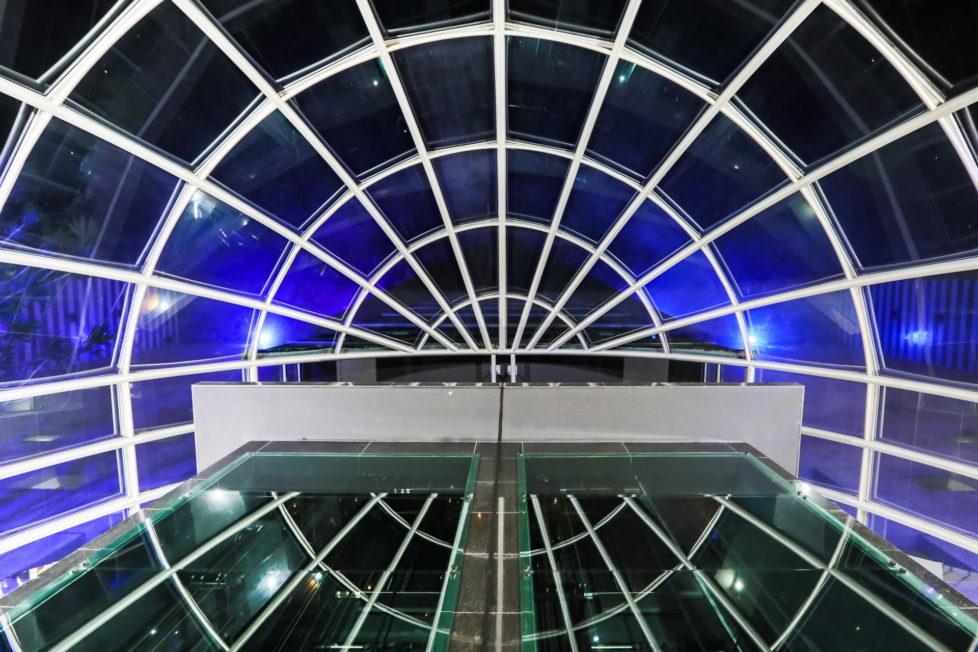image-housing-carousel