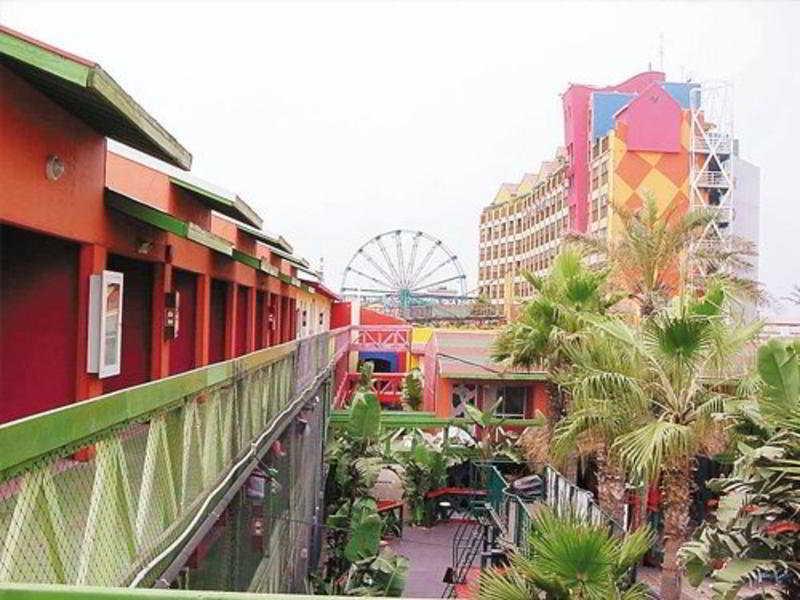 image-housing-carousel