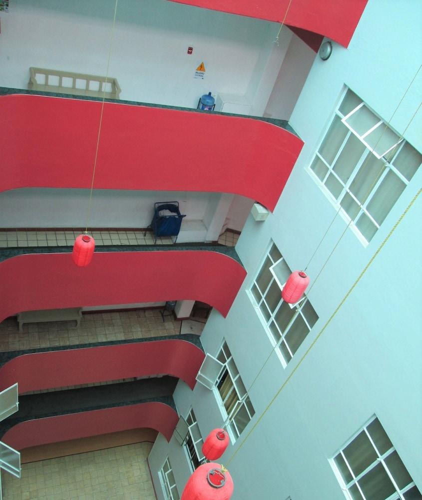 image-housing-carousel
