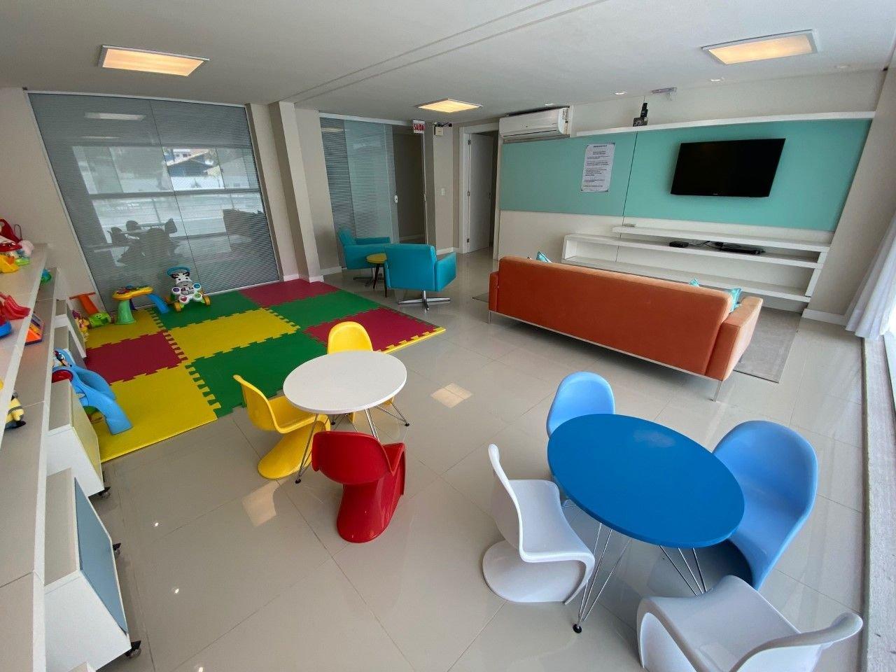 image-housing-carousel
