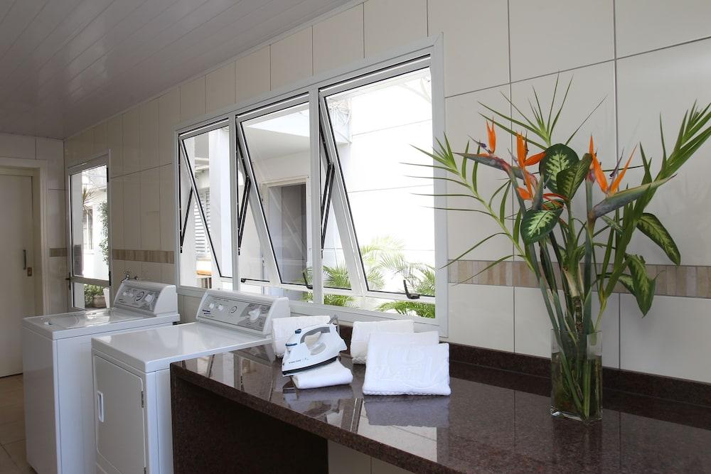 image-housing-carousel