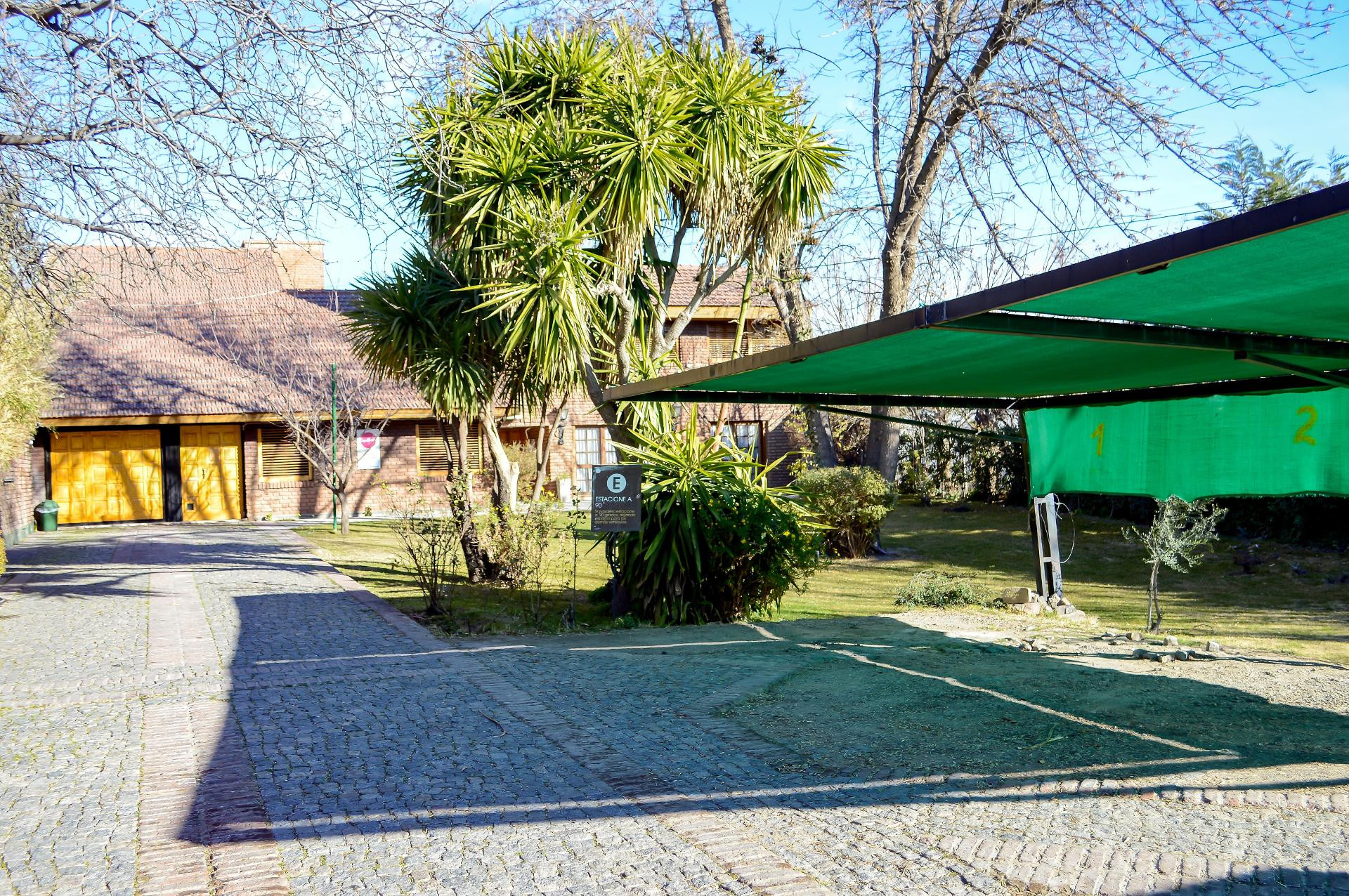 image-housing-carousel