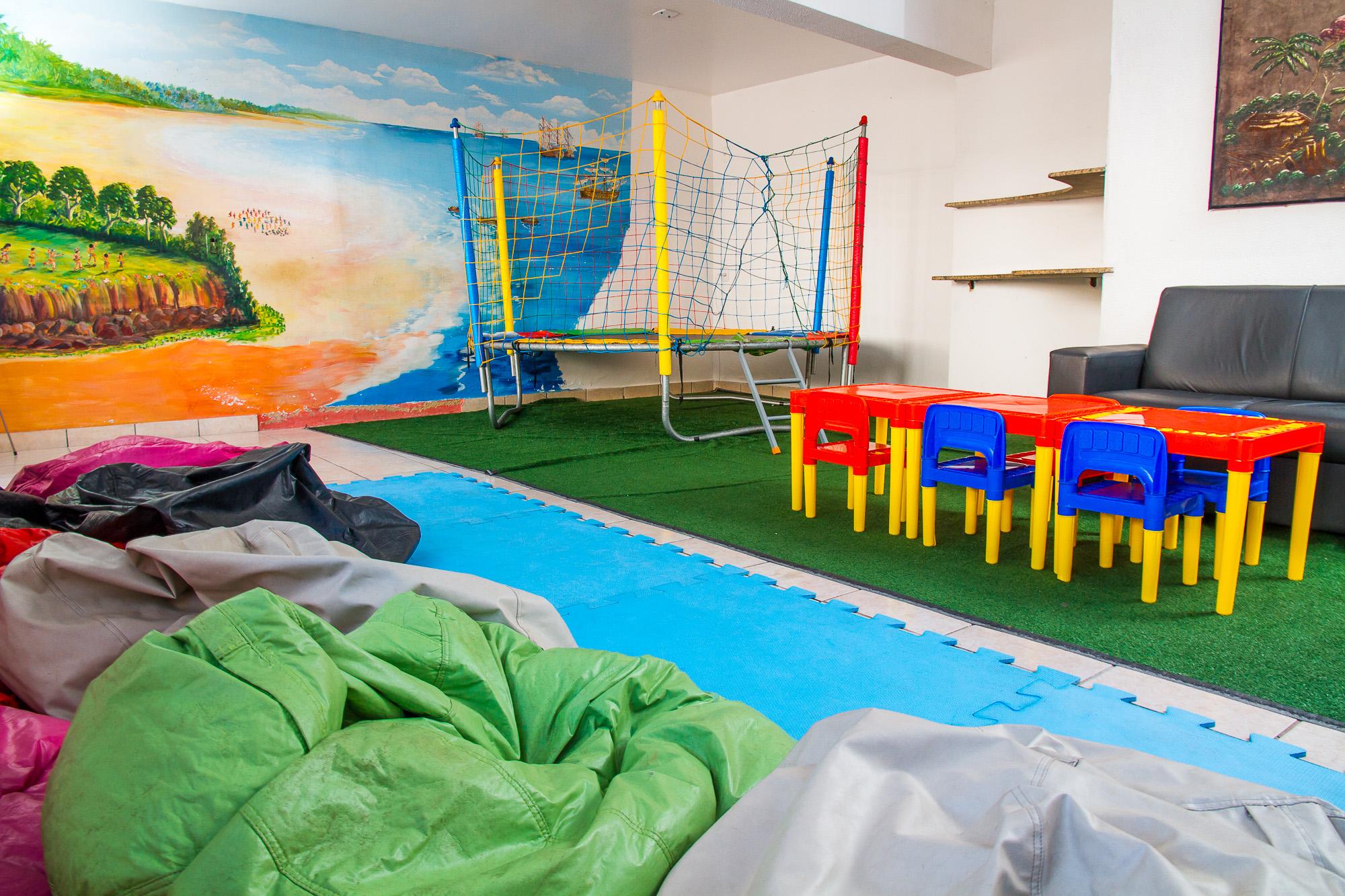 image-housing-carousel