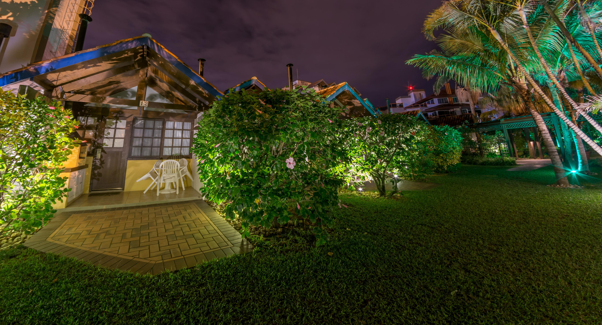 image-housing-carousel