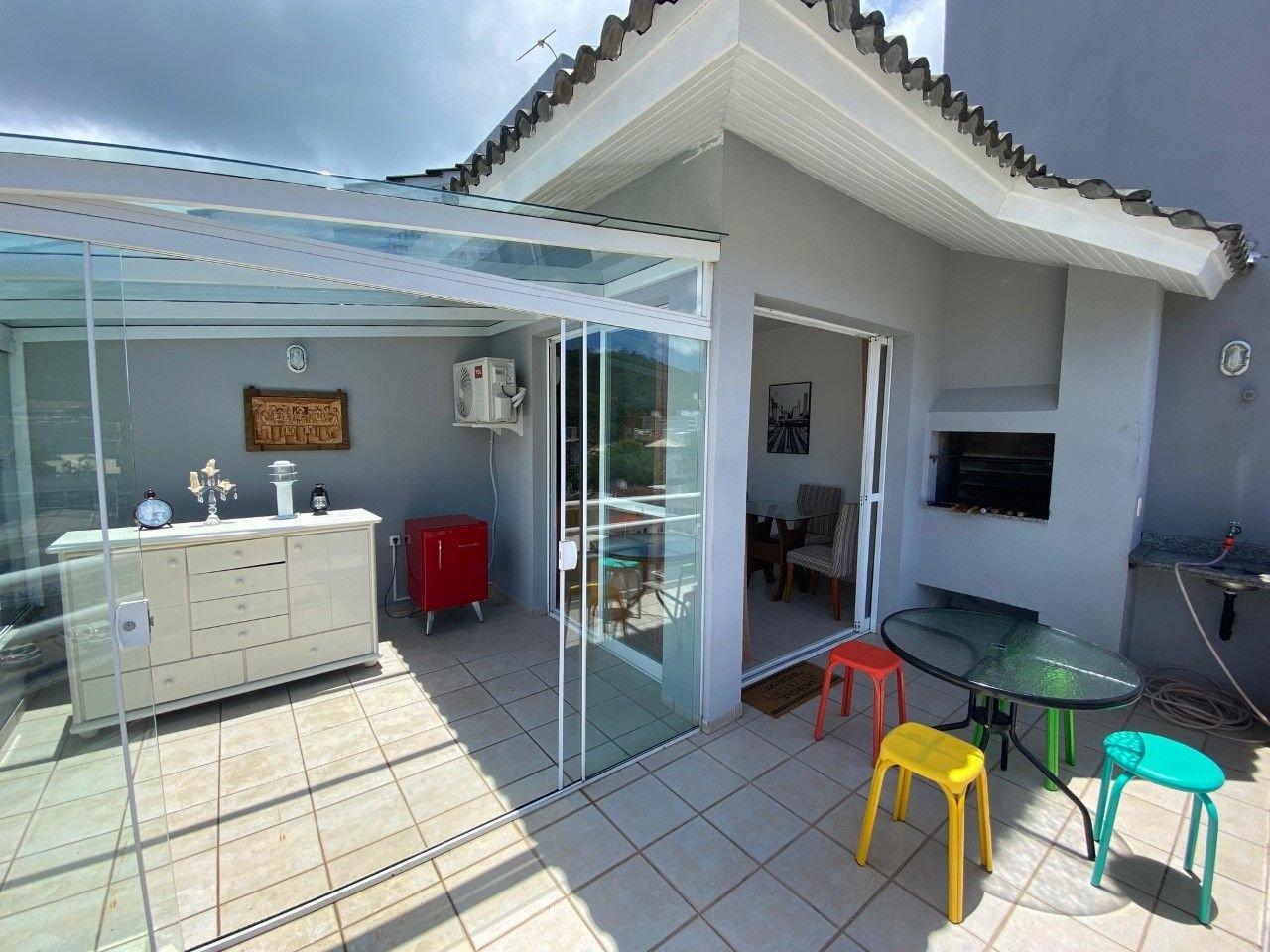 image-housing-carousel