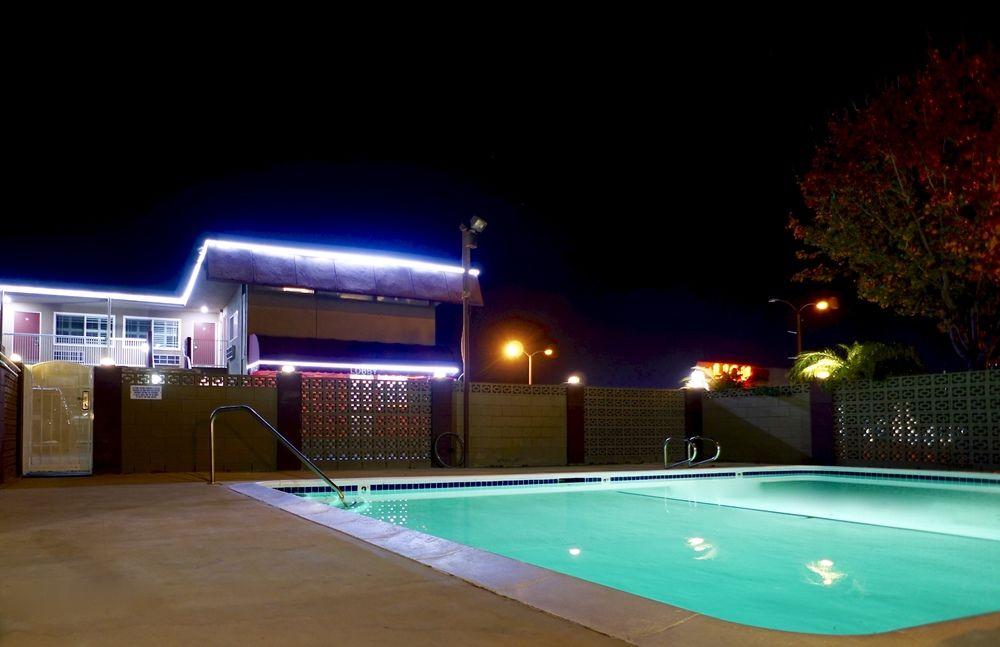 image-housing-carousel